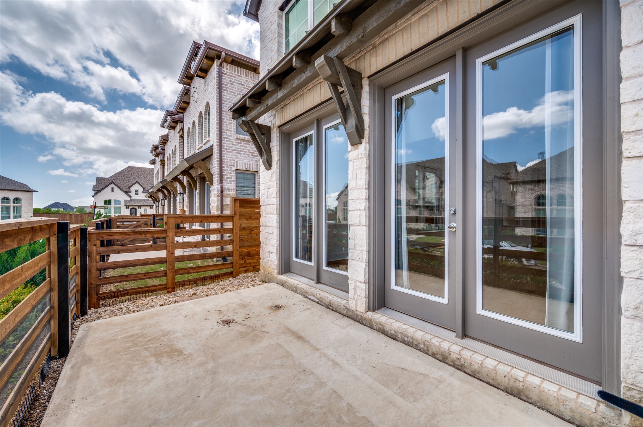 8117 Yellow Brick Pass