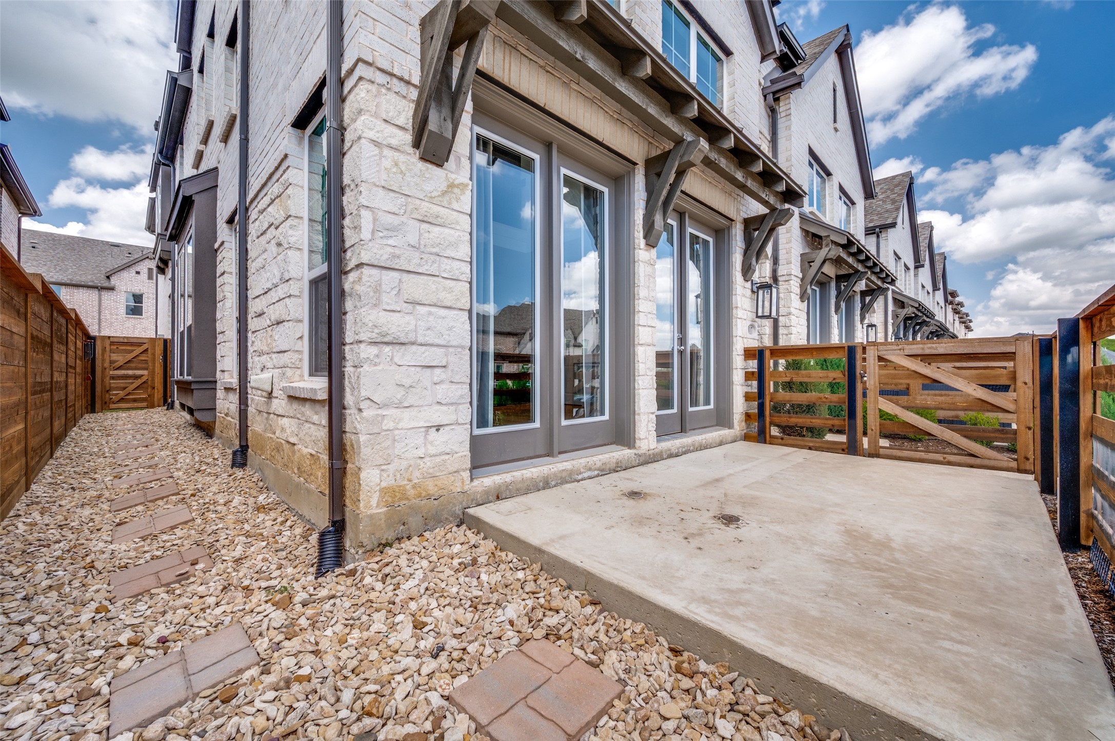 8117 Yellow Brick Pass