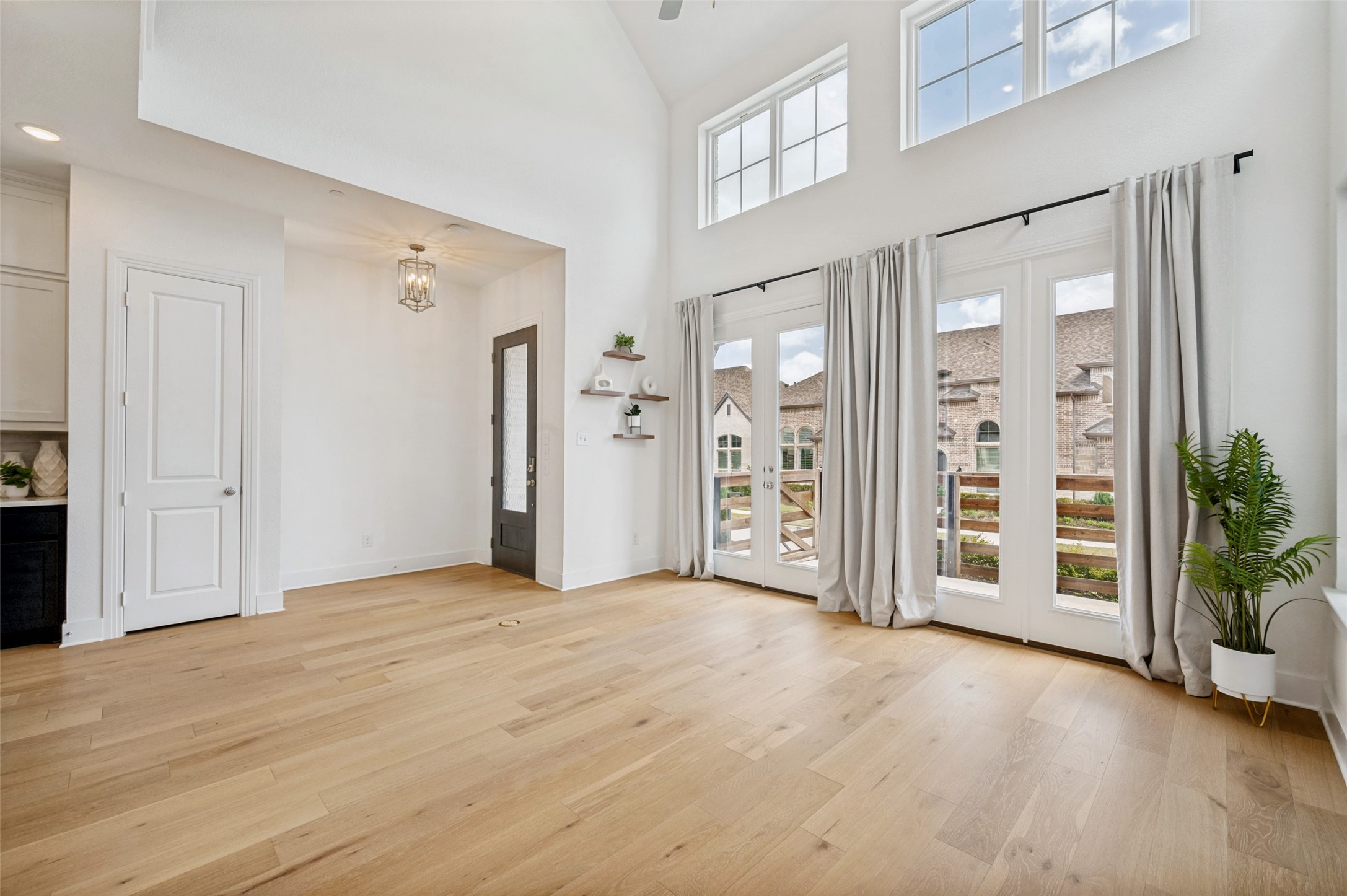 8117 Yellow Brick Pass