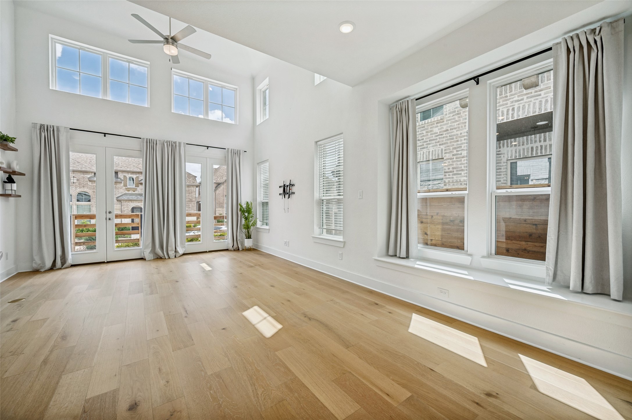 8117 Yellow Brick Pass