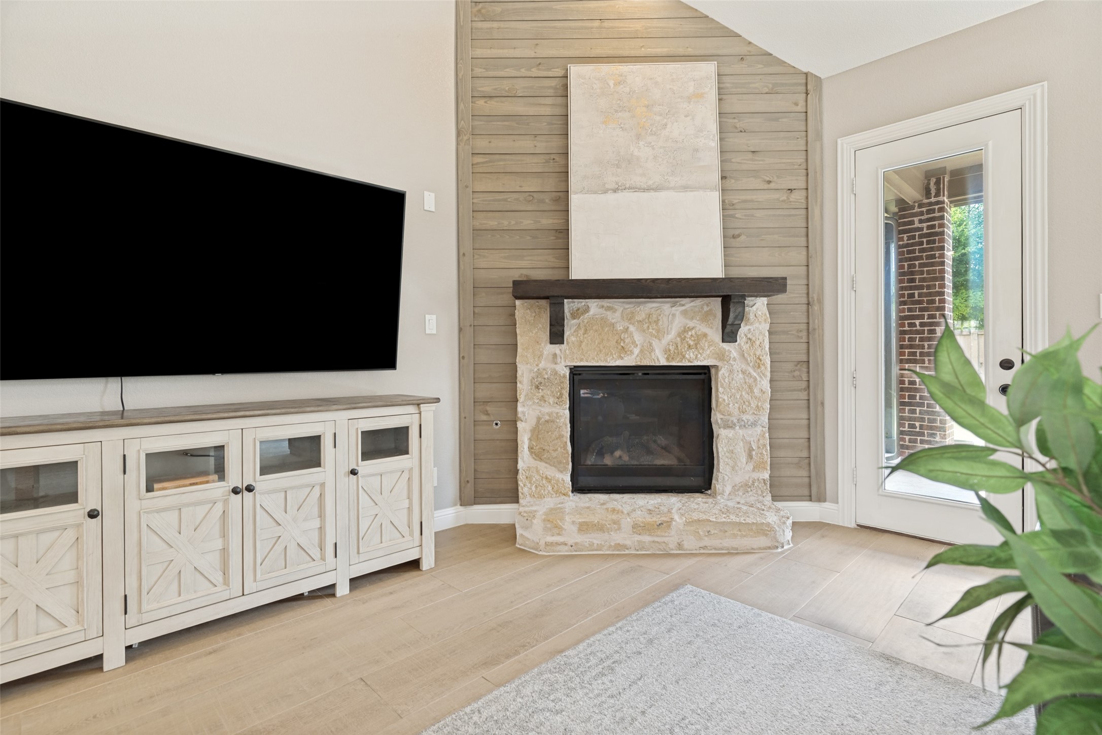 7913 Caddo Cove