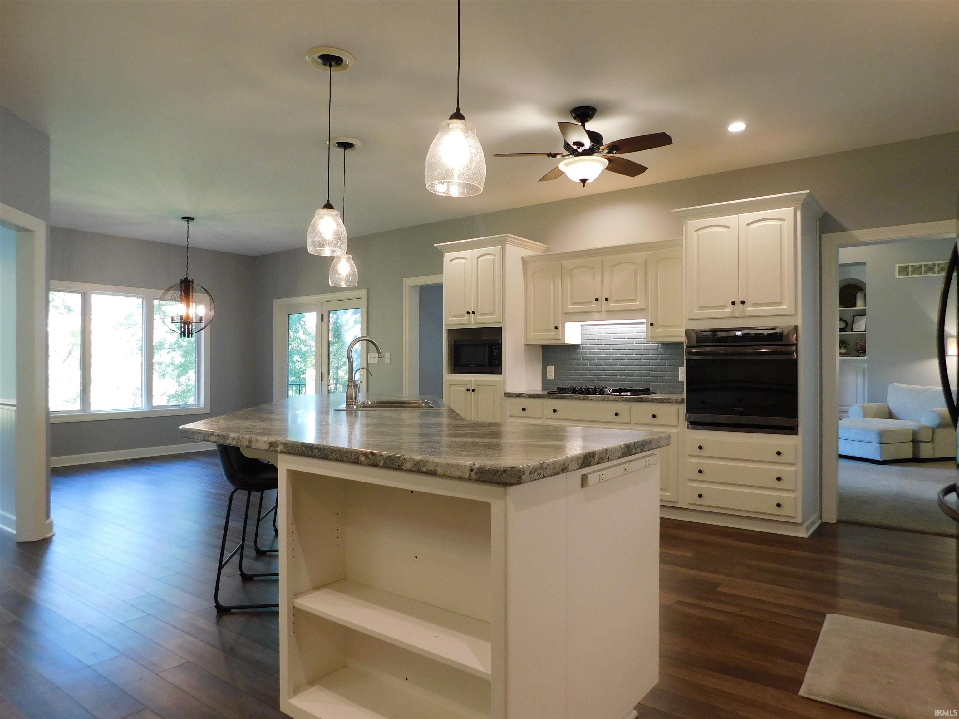 2228 E Laurien Ct