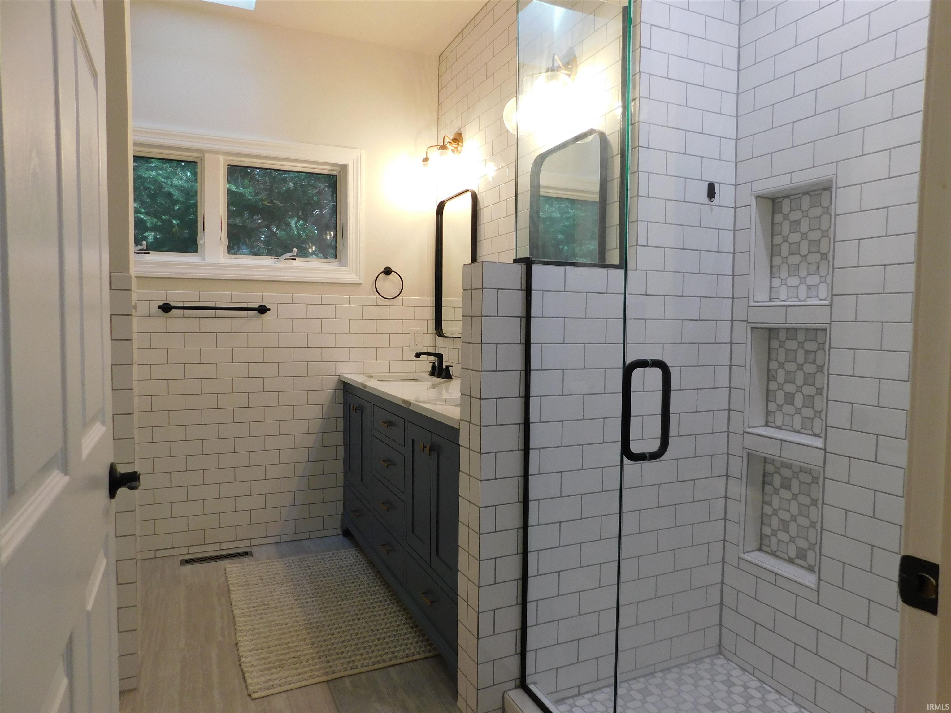 2228 E Laurien Ct