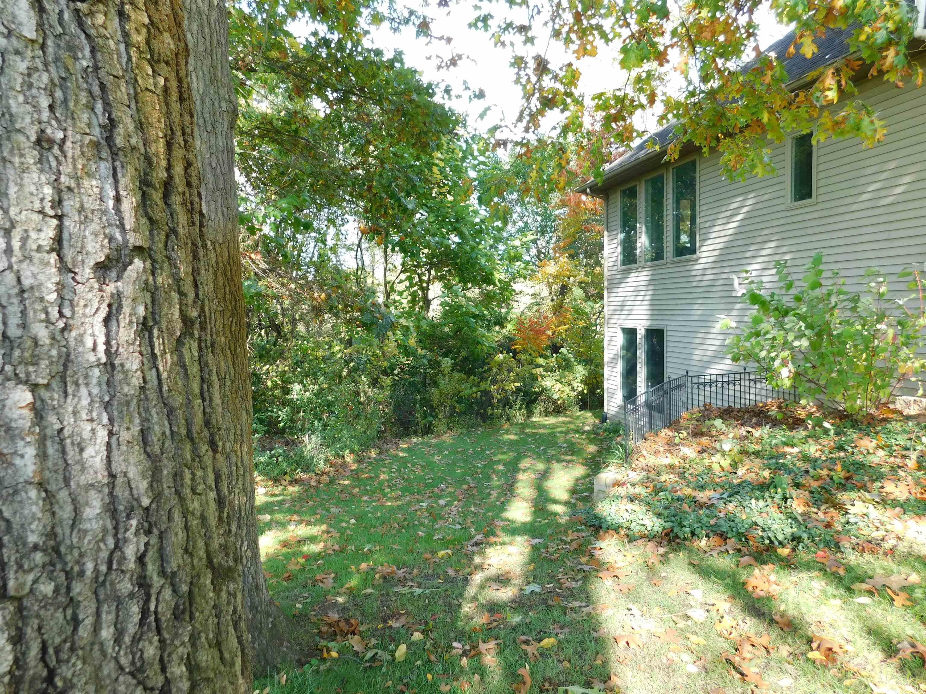 2228 E Laurien Ct
