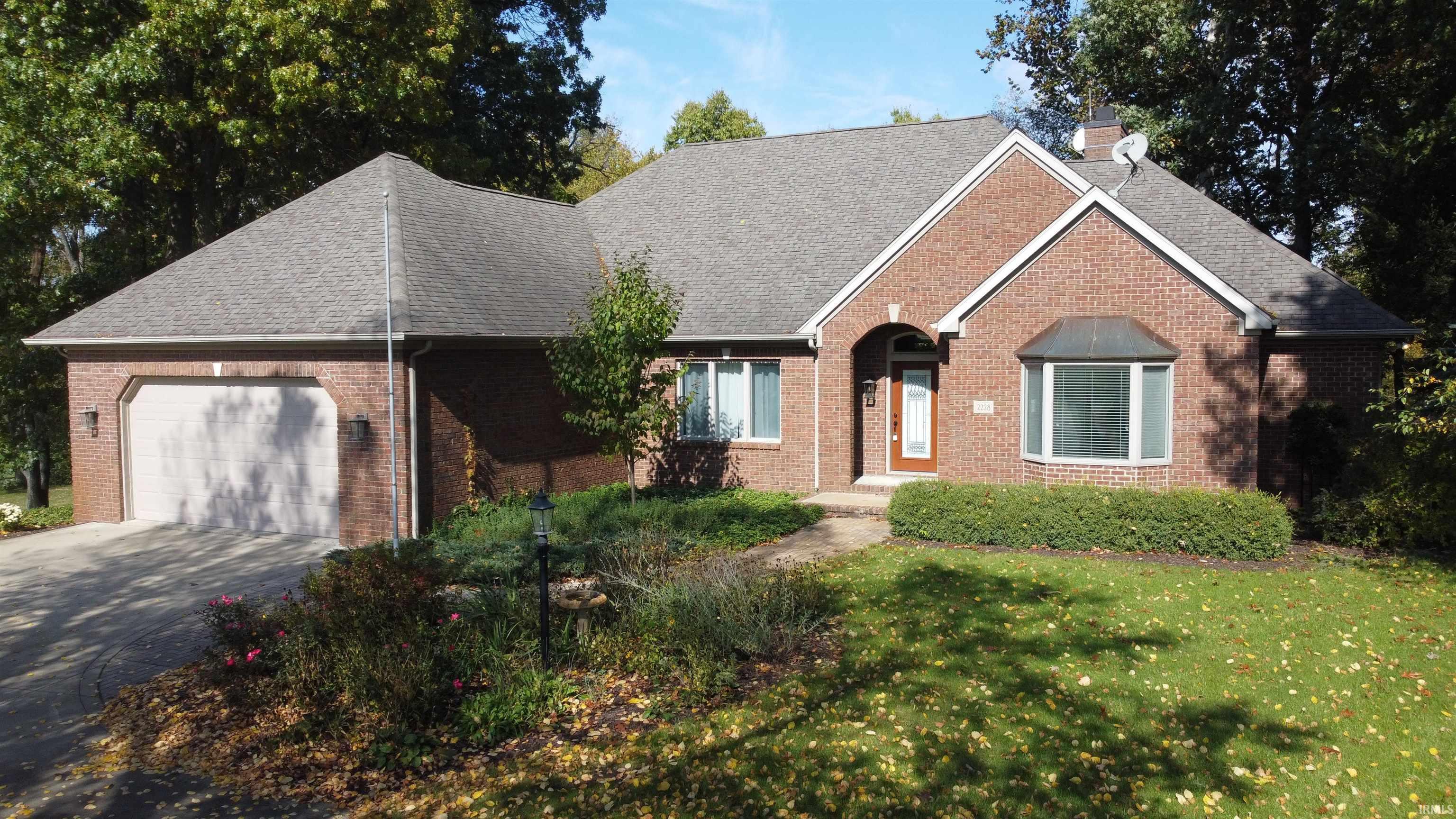 2228 E Laurien Ct