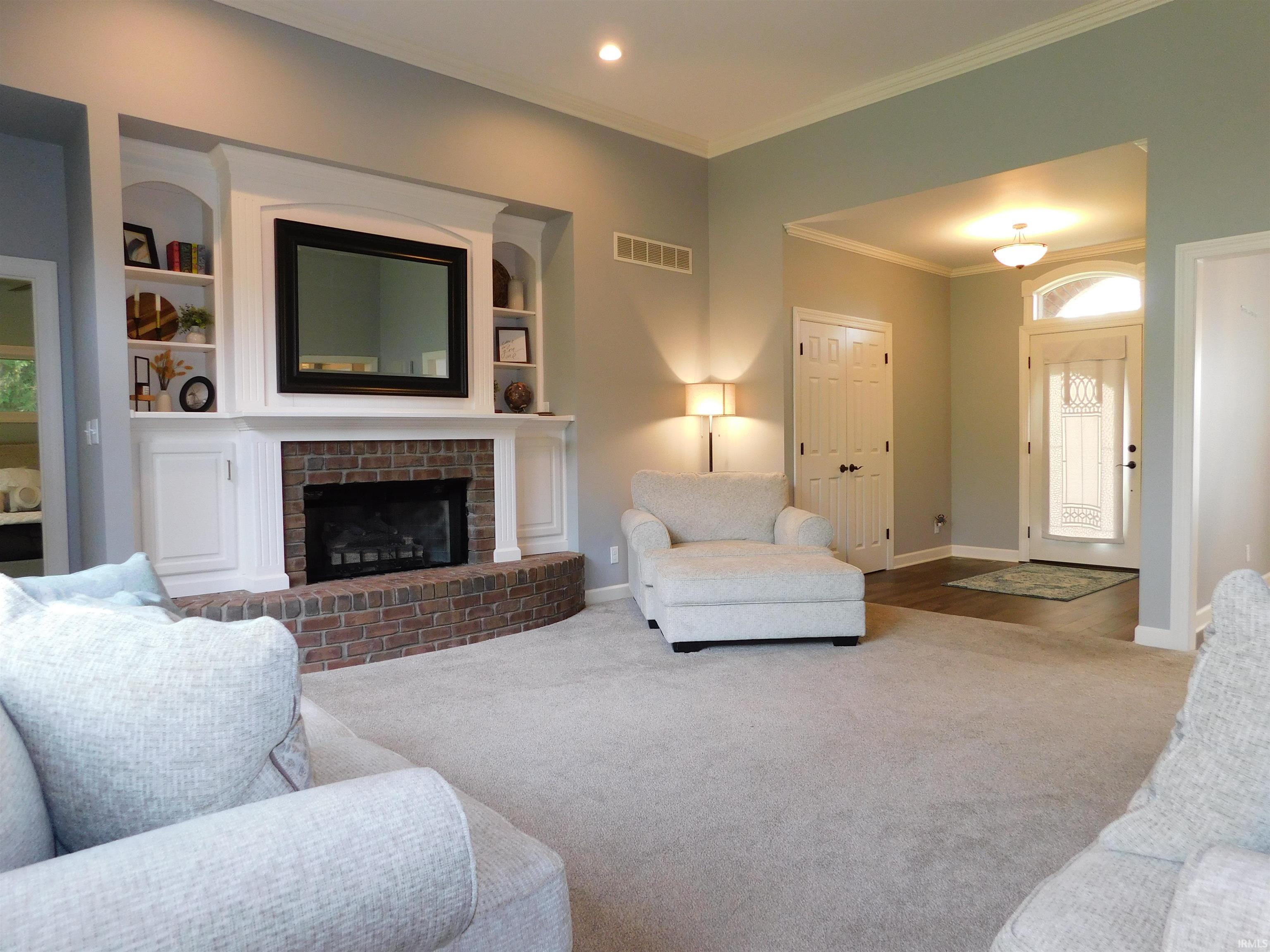 2228 E Laurien Ct