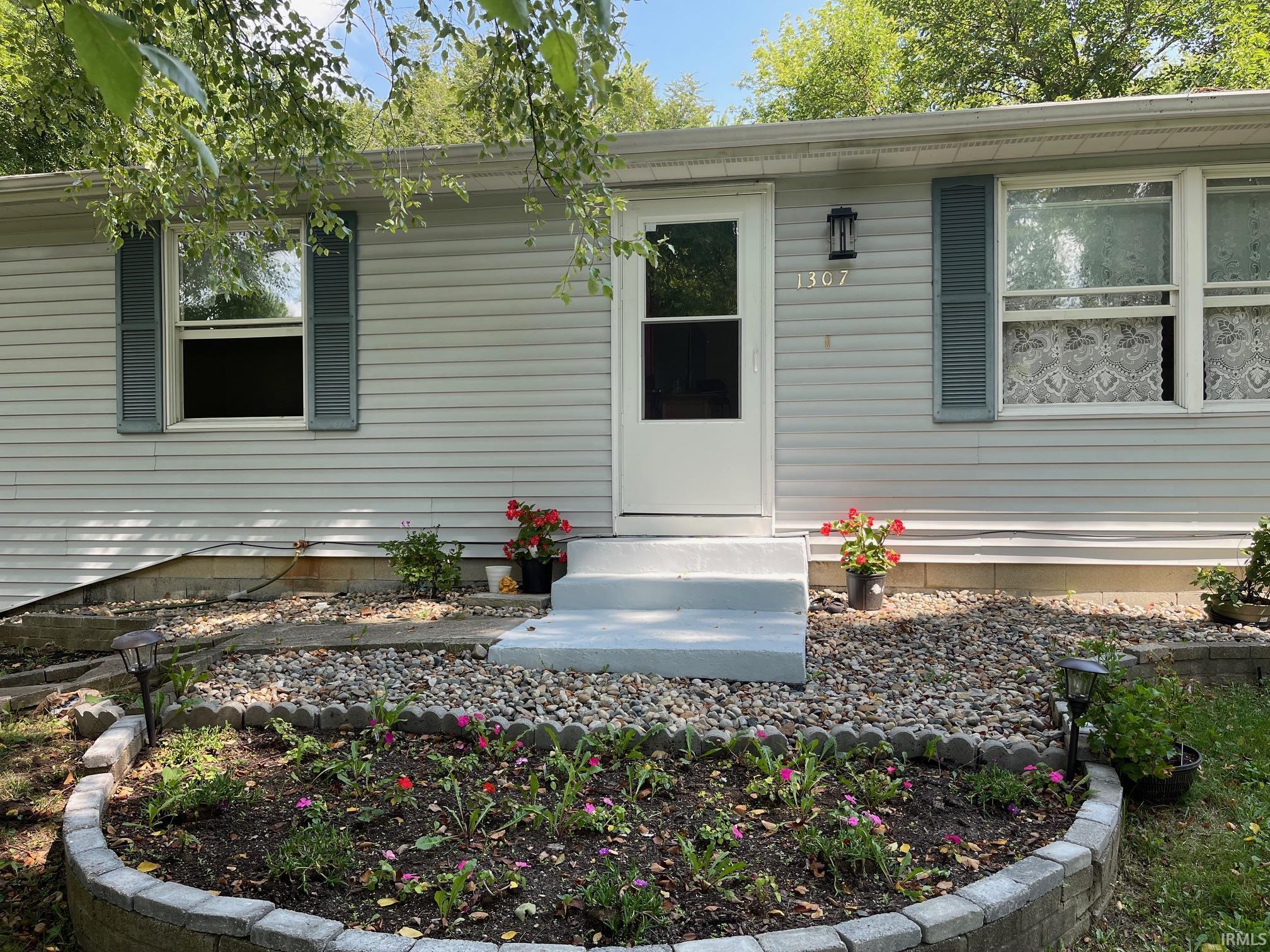 1307 Wooster Road