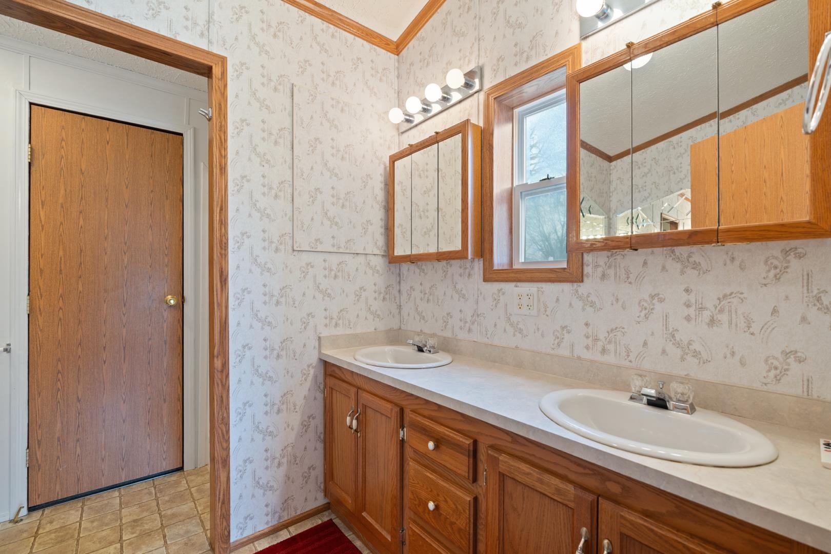 511 Midlake Drive