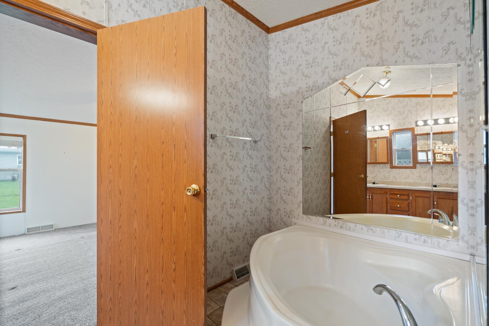 511 Midlake Drive