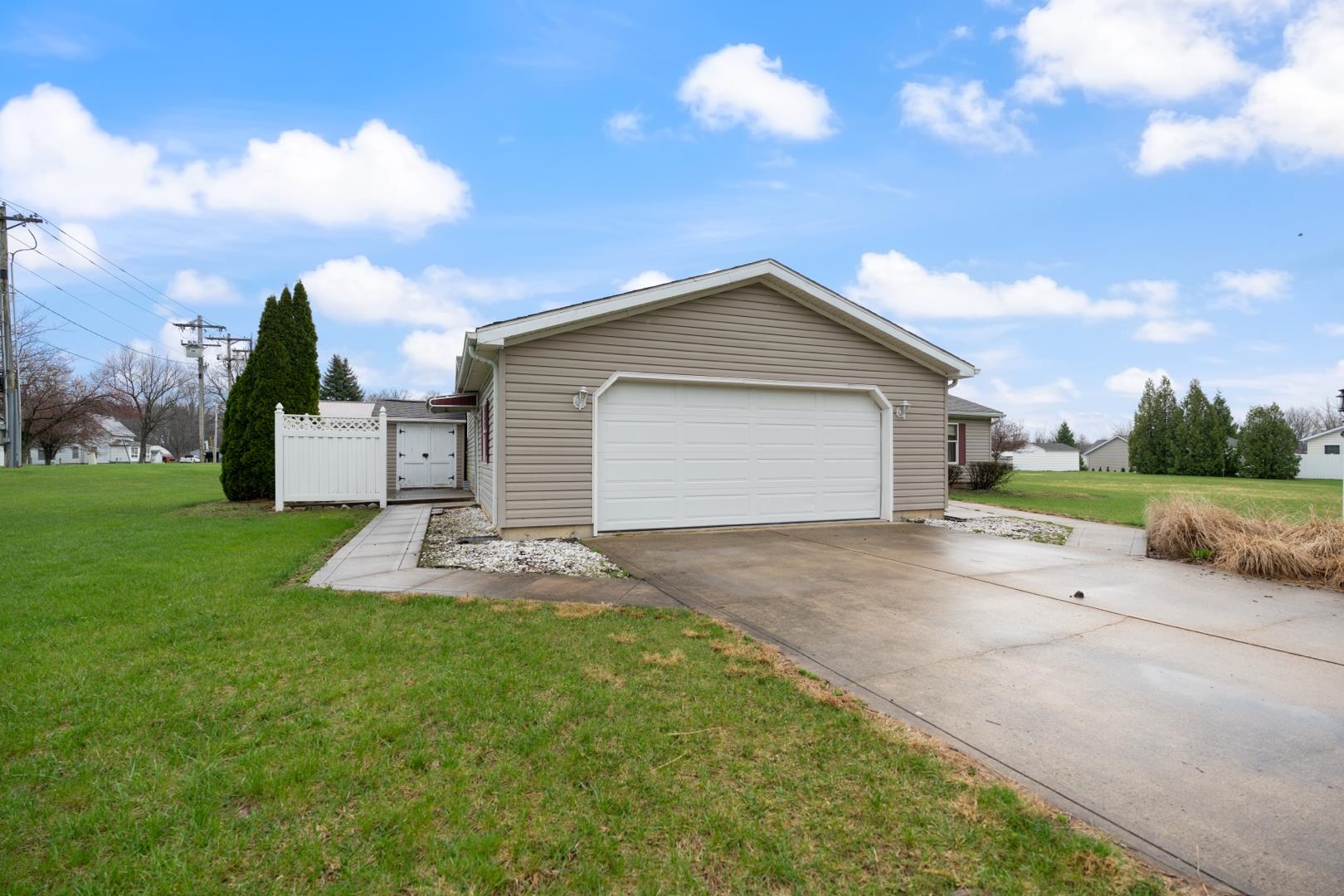 511 Midlake Drive