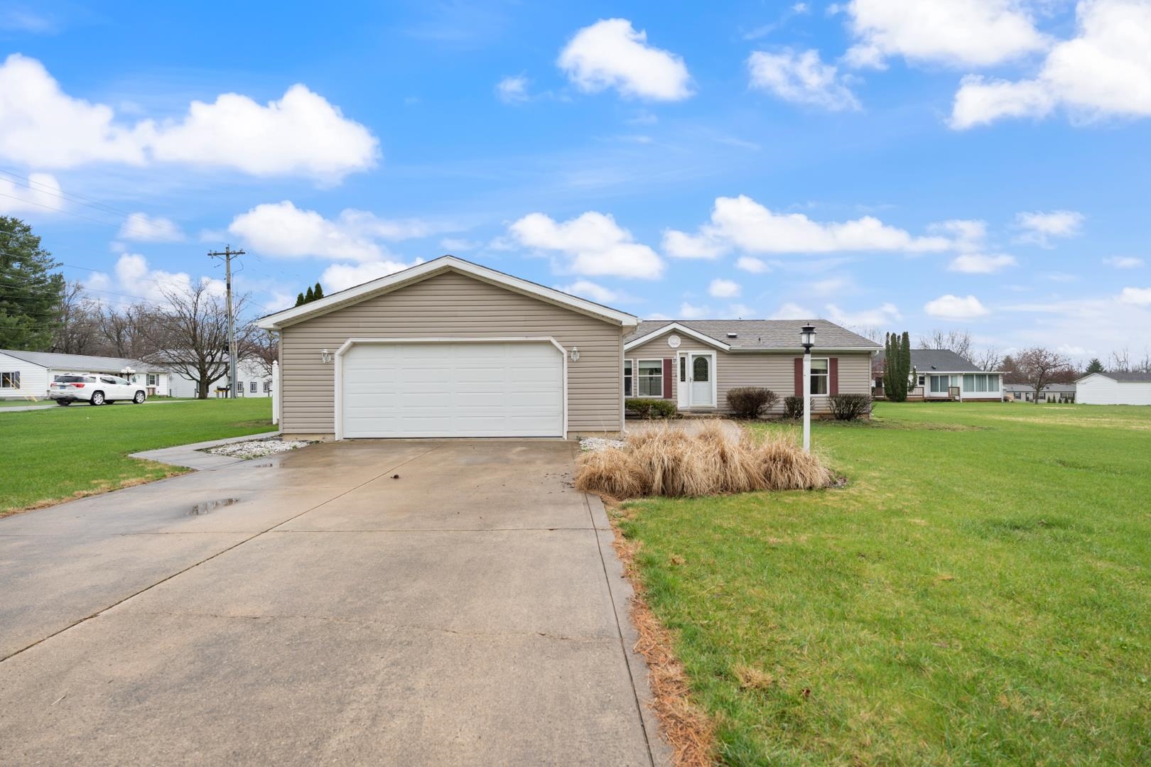 511 Midlake Drive