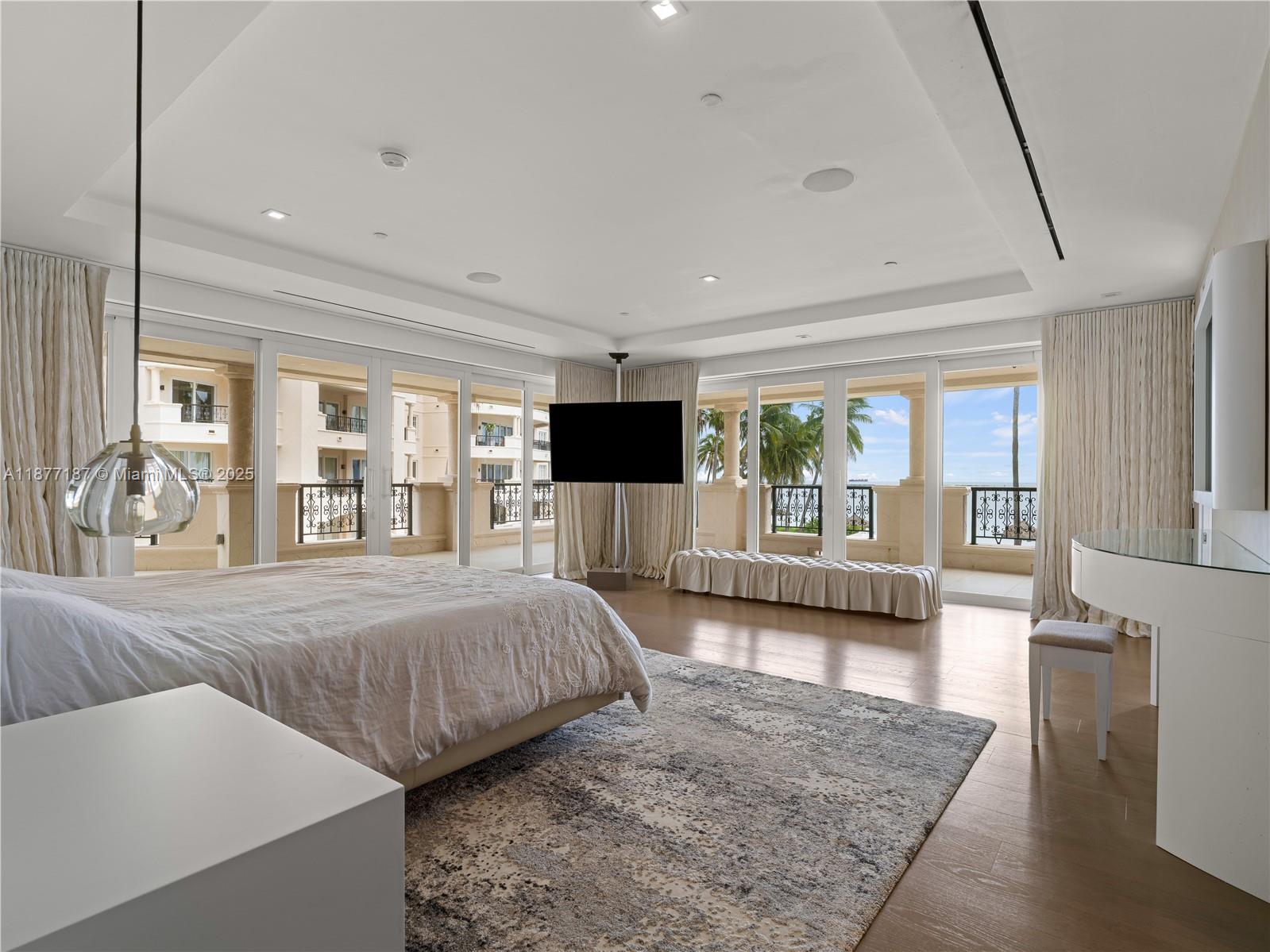 8011 Fisher Island Dr # 8011