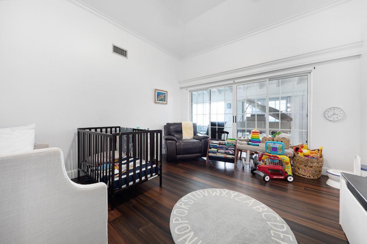 60 EASTERN RD BEACHFRONT
