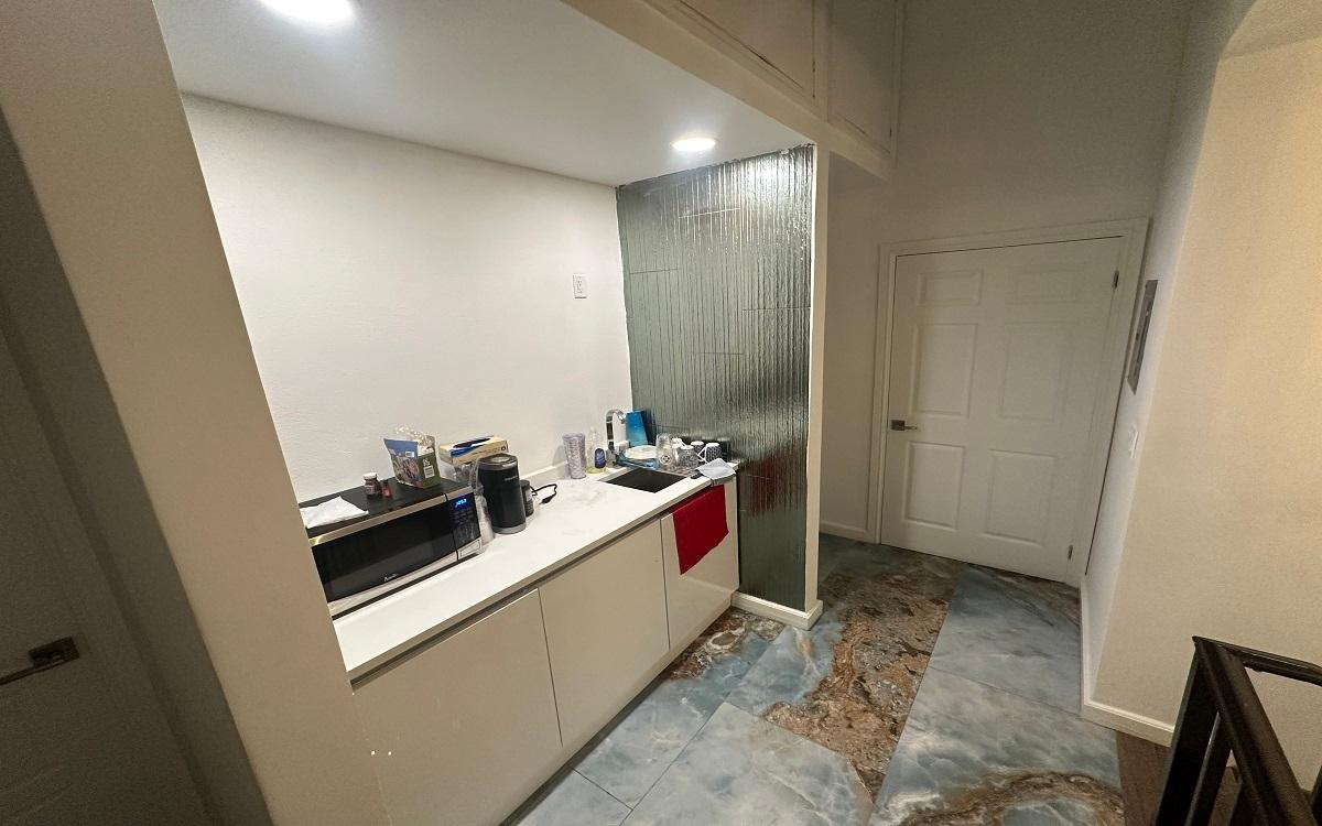 COLLINS AVENUE BUSINESS OFFICE SPACE