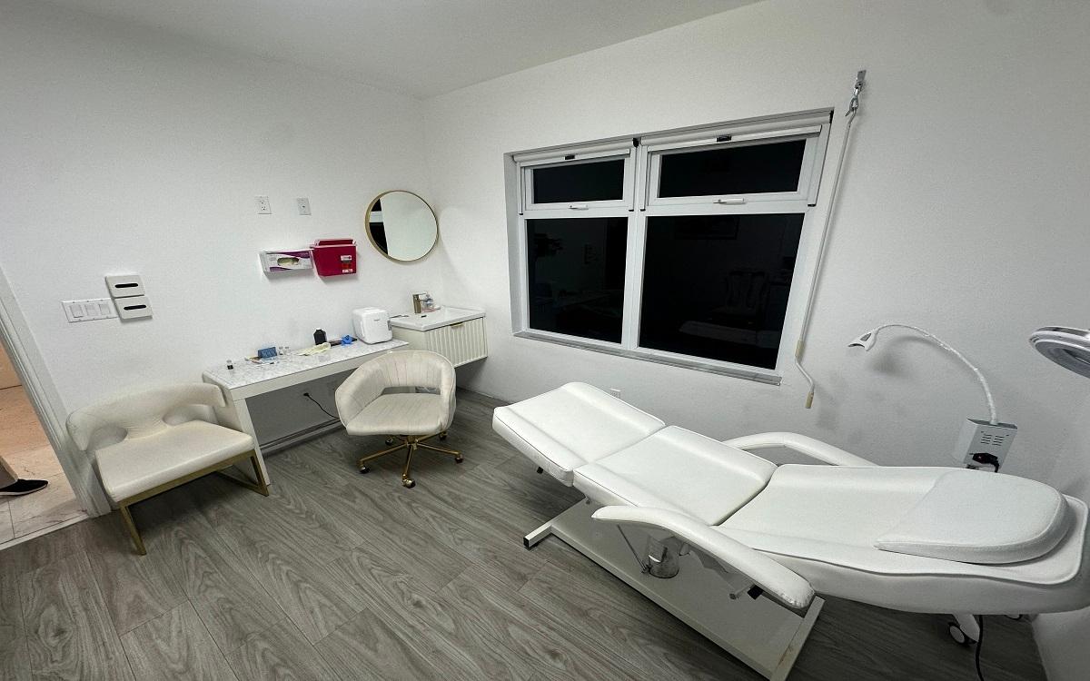 COLLINS AVENUE BUSINESS OFFICE SPACE