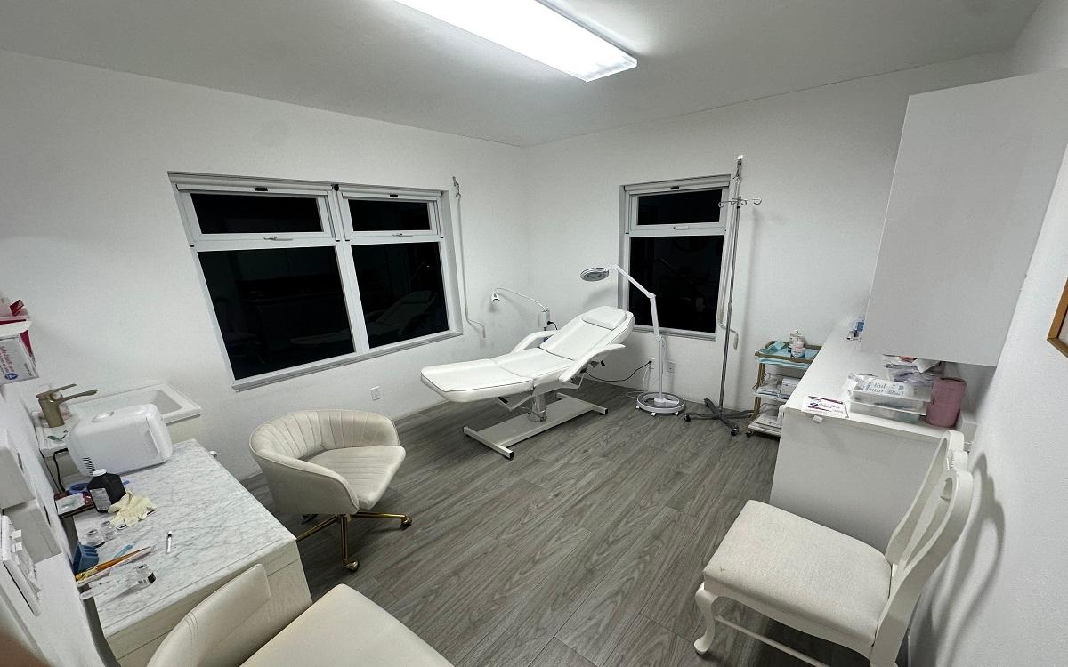 COLLINS AVENUE BUSINESS OFFICE SPACE