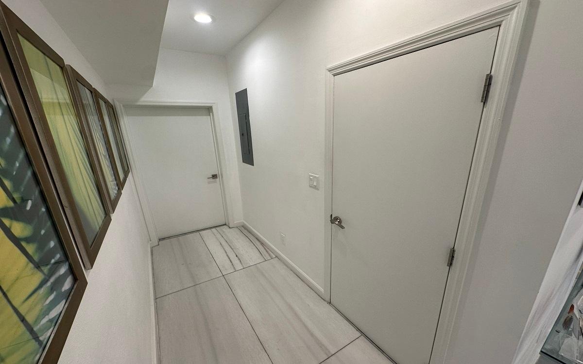 COLLINS AVENUE BUSINESS OFFICE SPACE