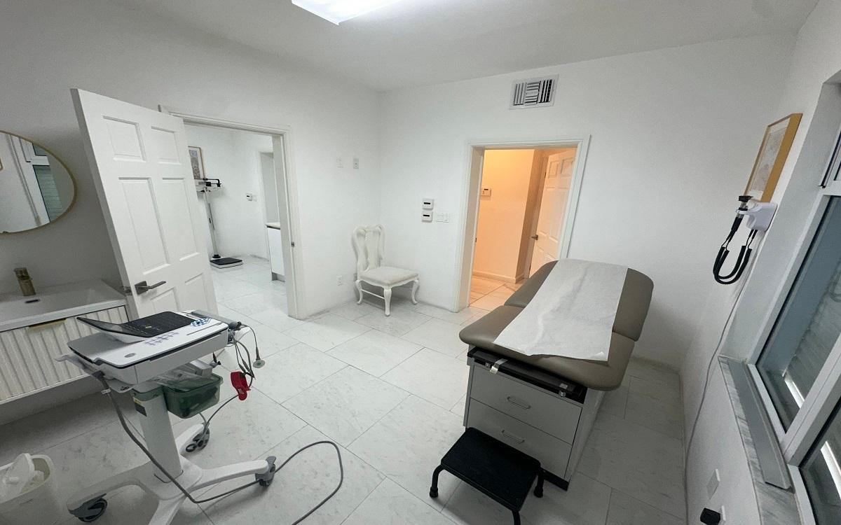COLLINS AVENUE BUSINESS OFFICE SPACE
