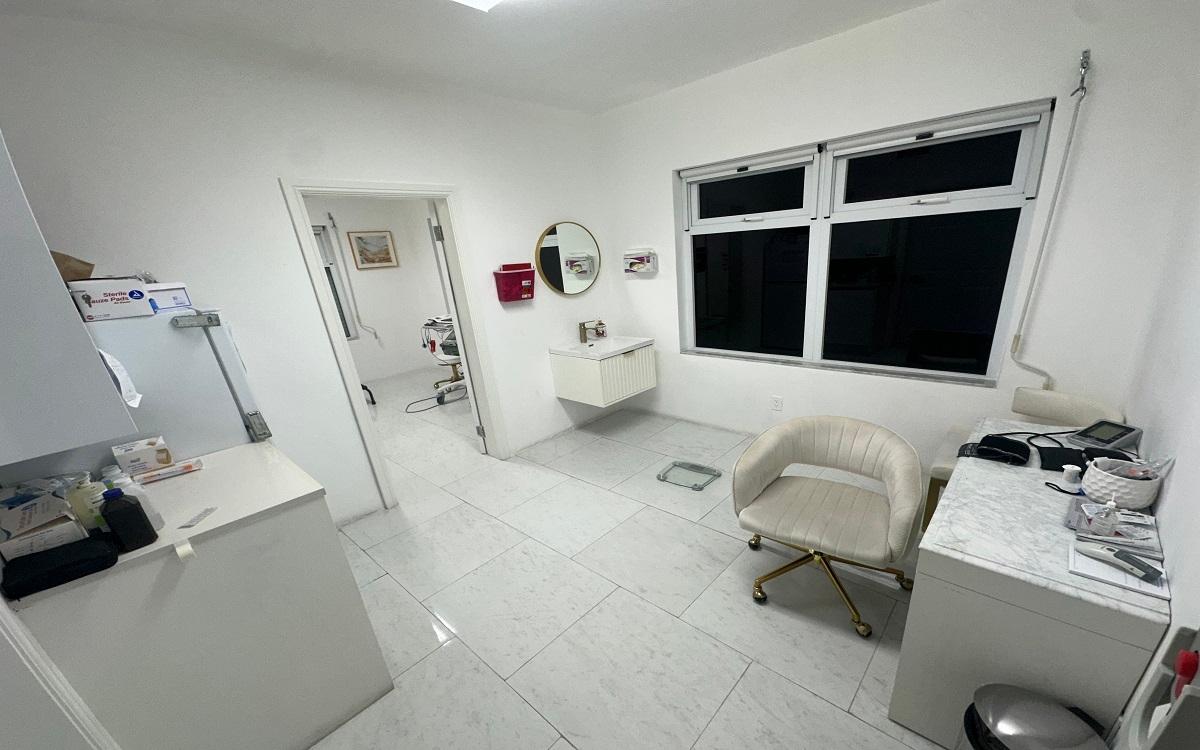 COLLINS AVENUE BUSINESS OFFICE SPACE