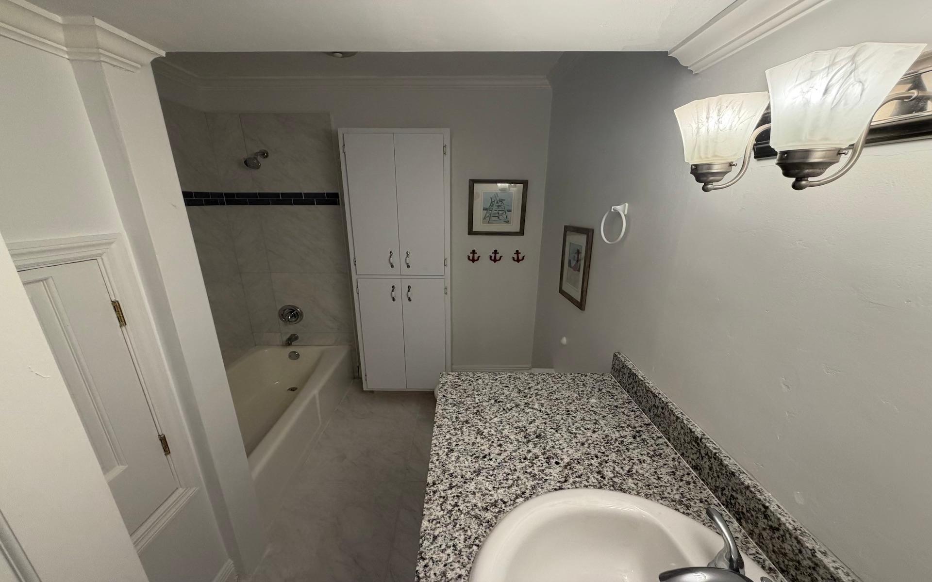 DELAPORTE POINTE Unit: 5