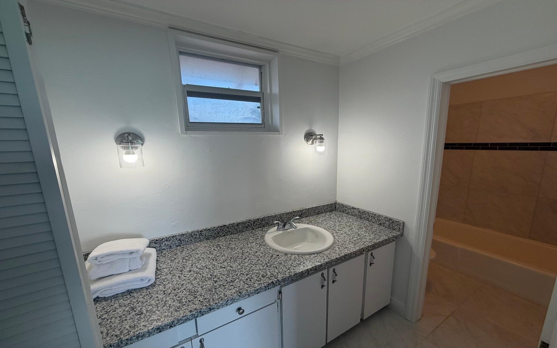 DELAPORTE POINTE Unit: 5