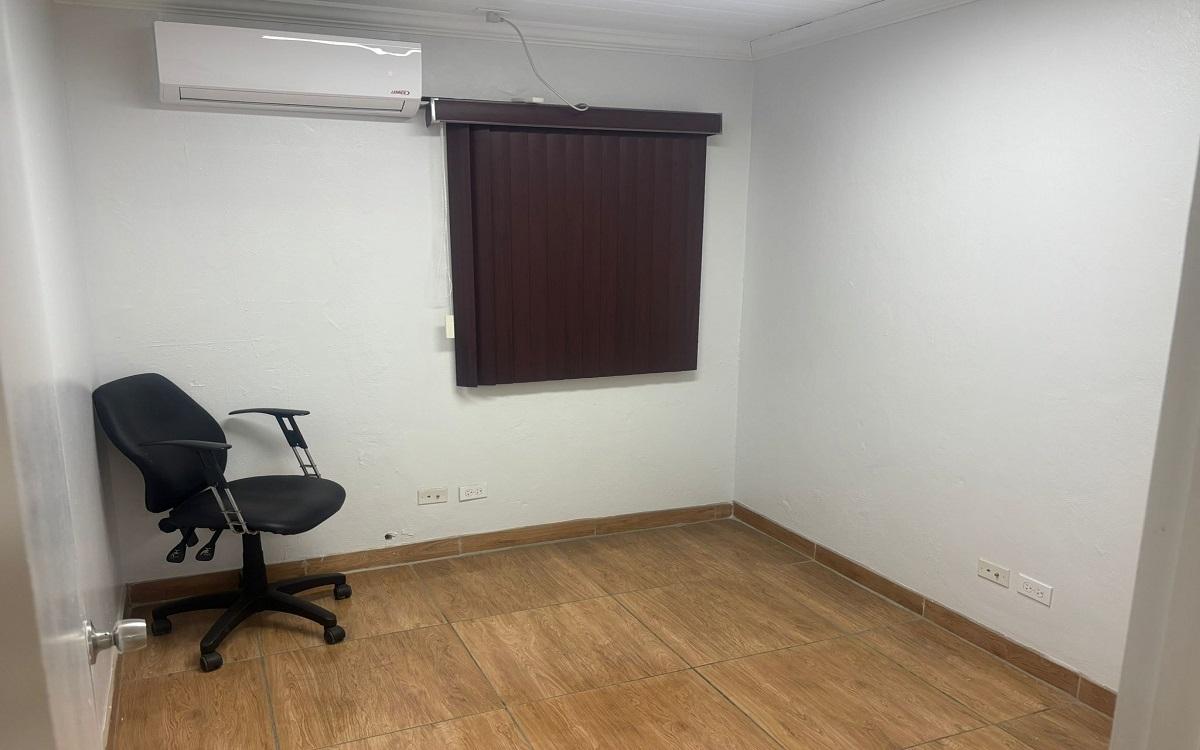 MONTROSE AVENUE AND ARUNDEL STREET