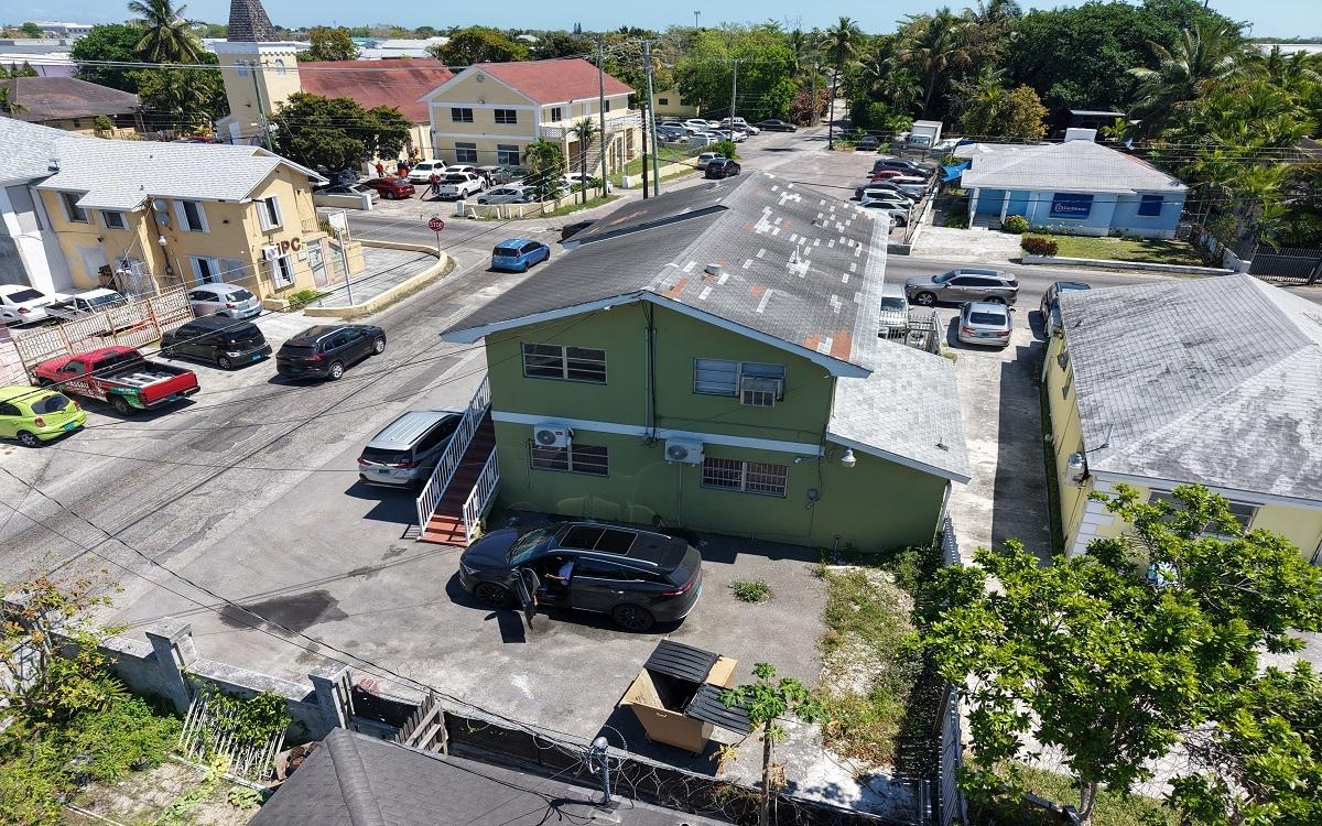 MONTROSE AVENUE AND ARUNDEL STREET Unit: 1