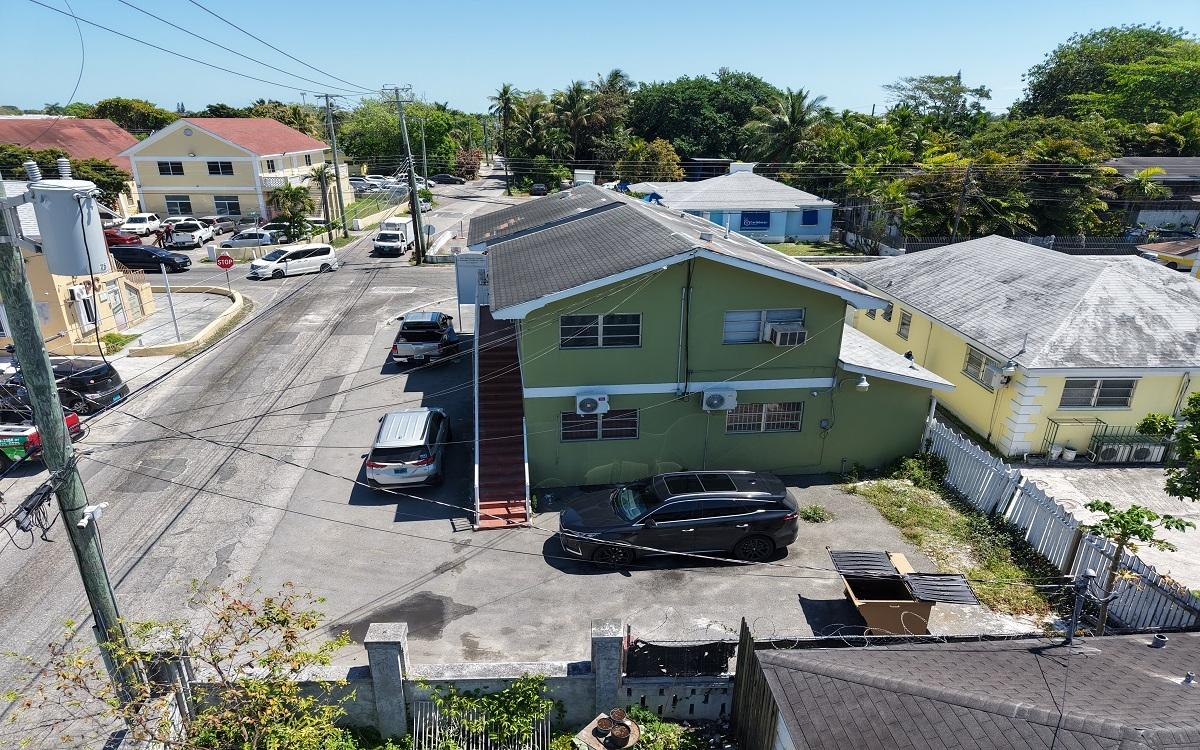 MONTROSE AVENUE AND ARUNDEL STREET Unit: 1