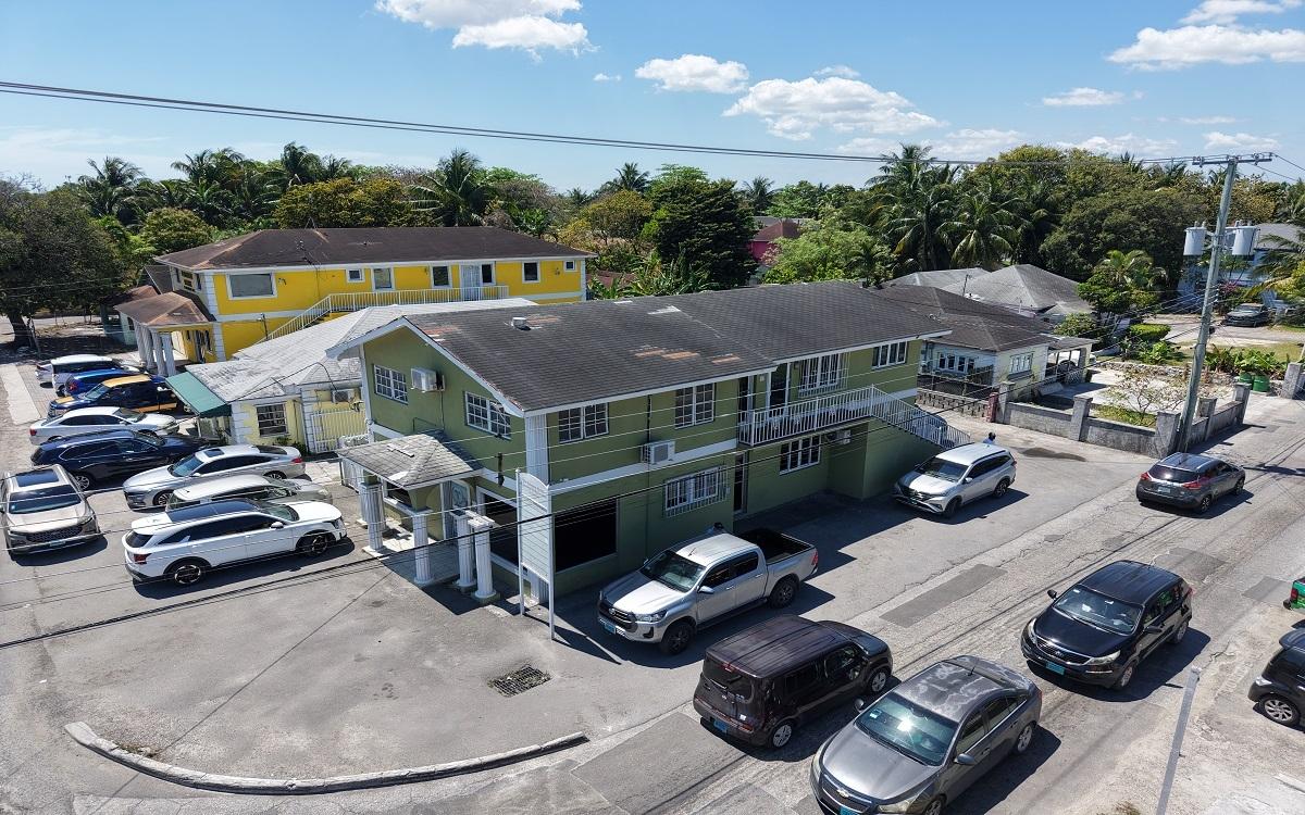 MONTROSE AVENUE AND ARUNDEL STREET Unit: 1