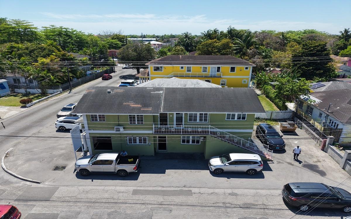 MONTROSE AVENUE AND ARUNDEL STREET Unit: 1