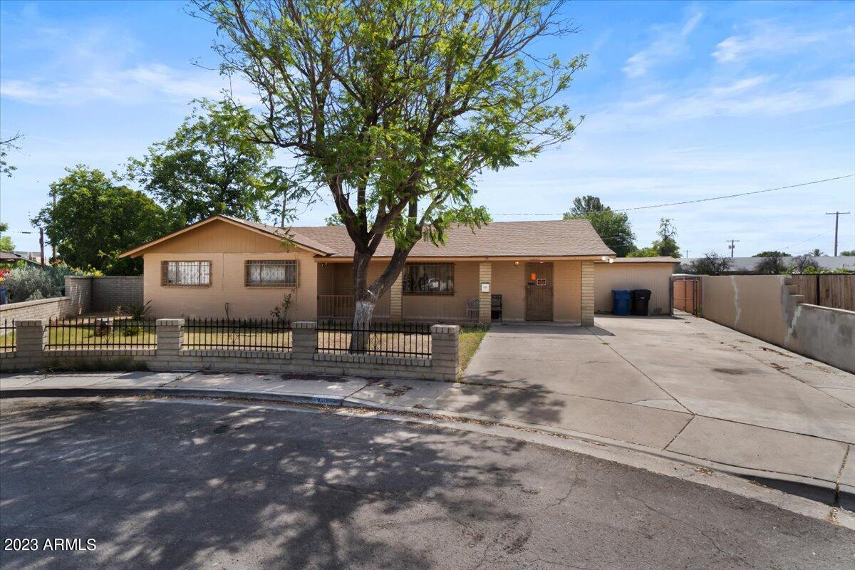225 S HALL Circle