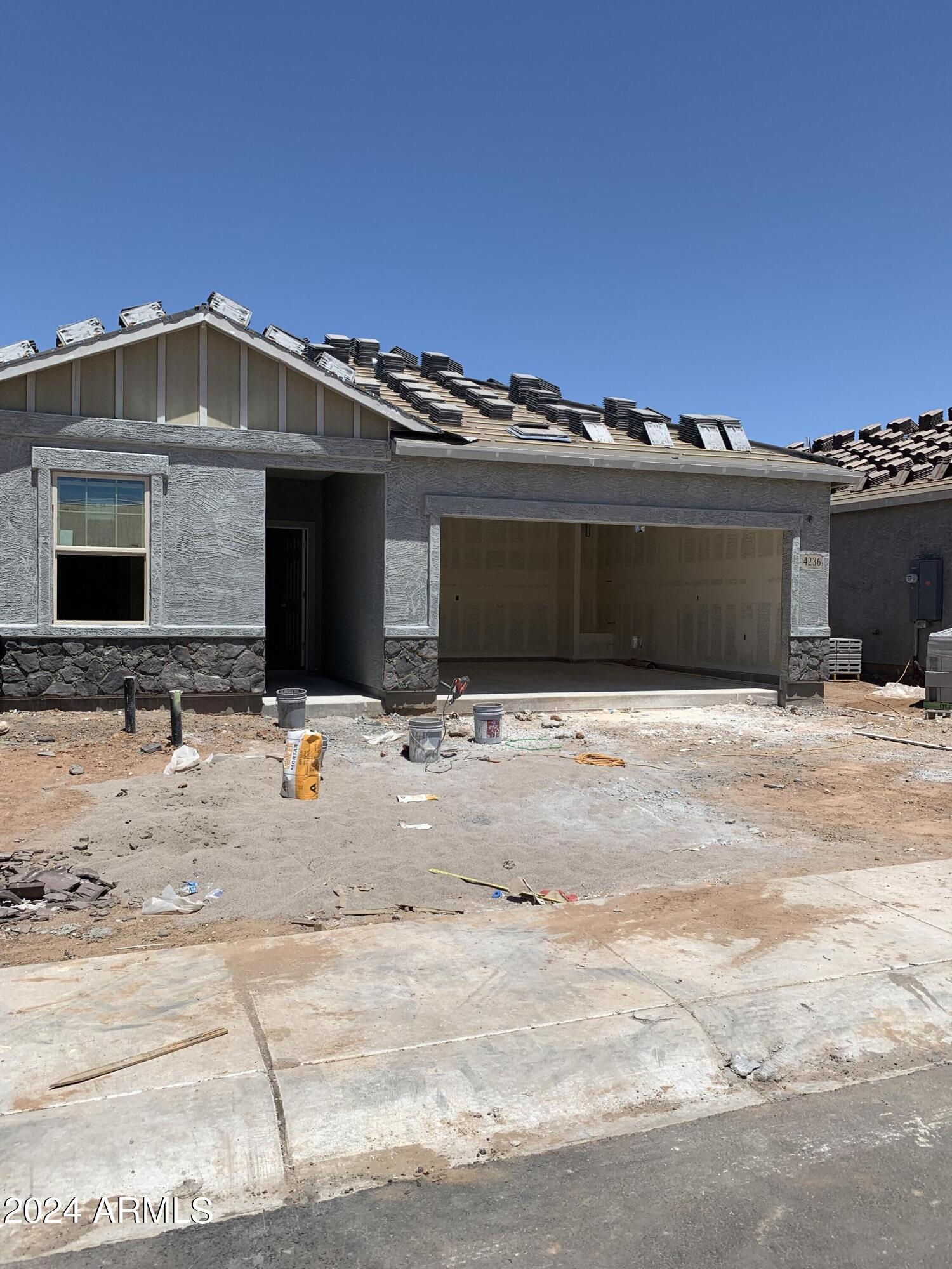 4236 E REYNOLDS Drive