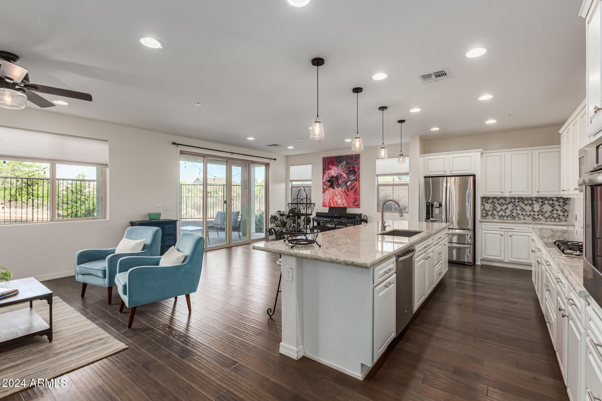 2326 W GLORIA Lane