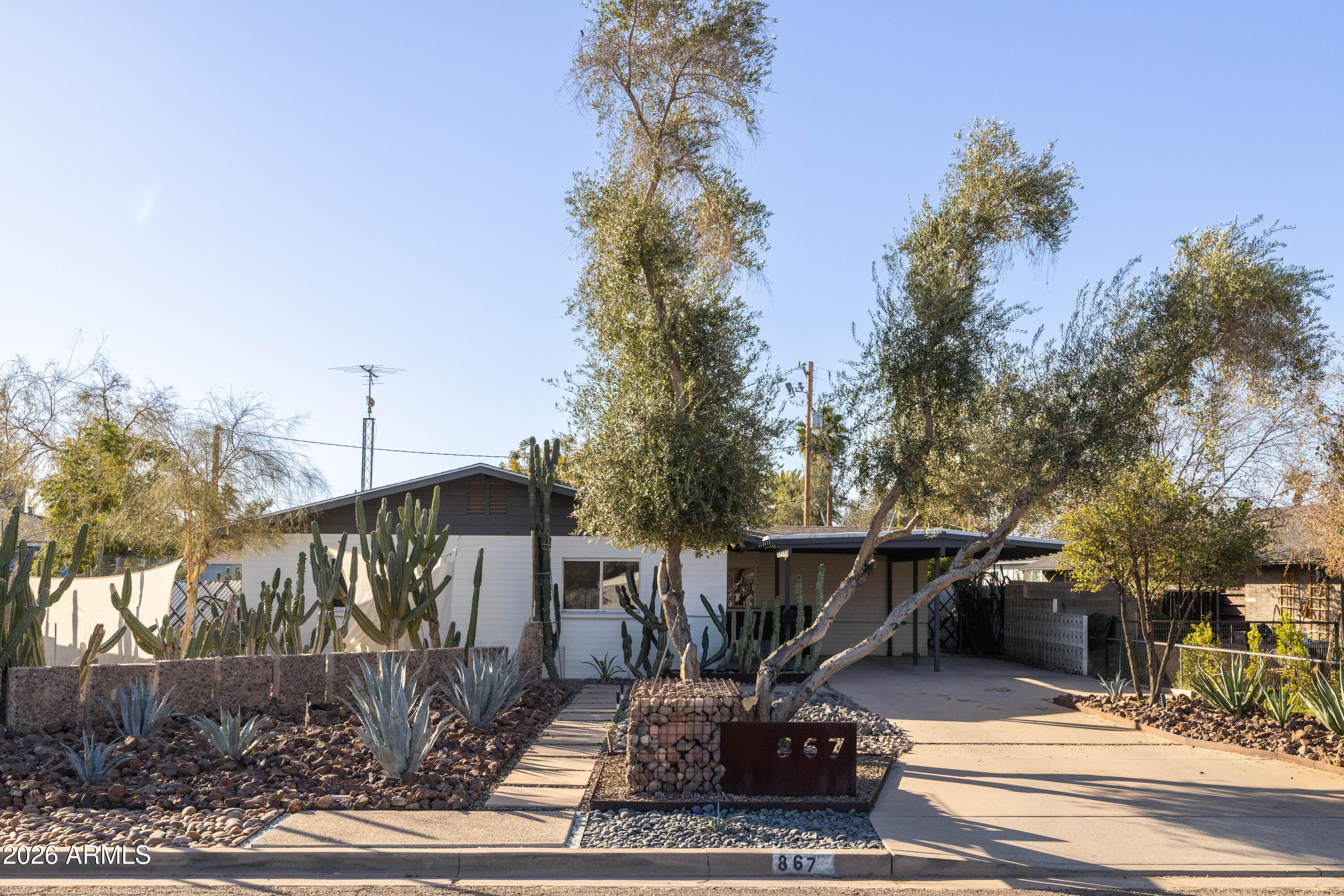 867 E Windsor Avenue