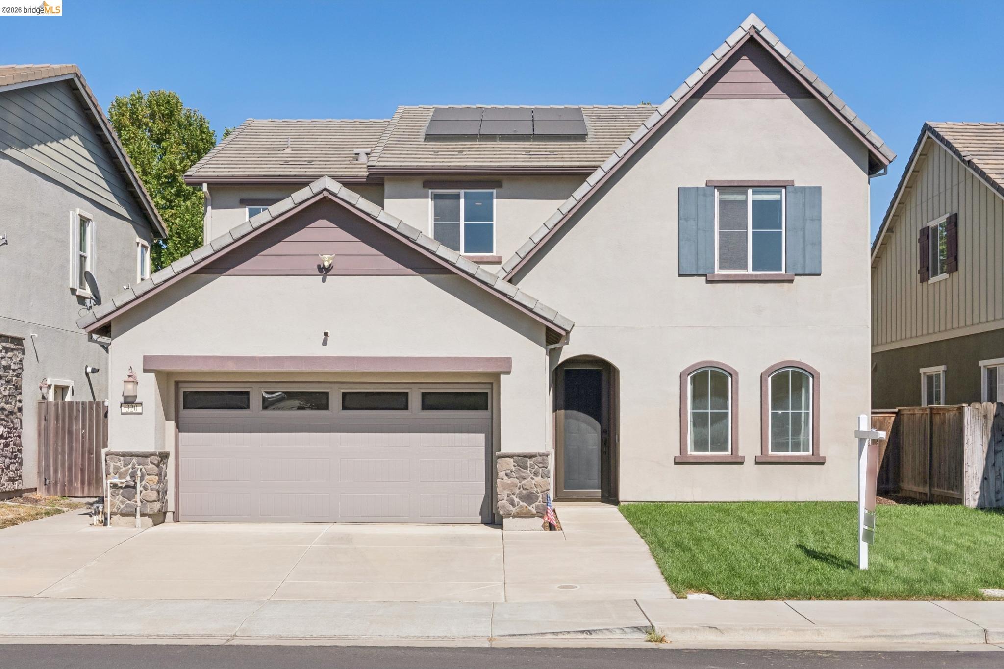 320 Heritage Ln