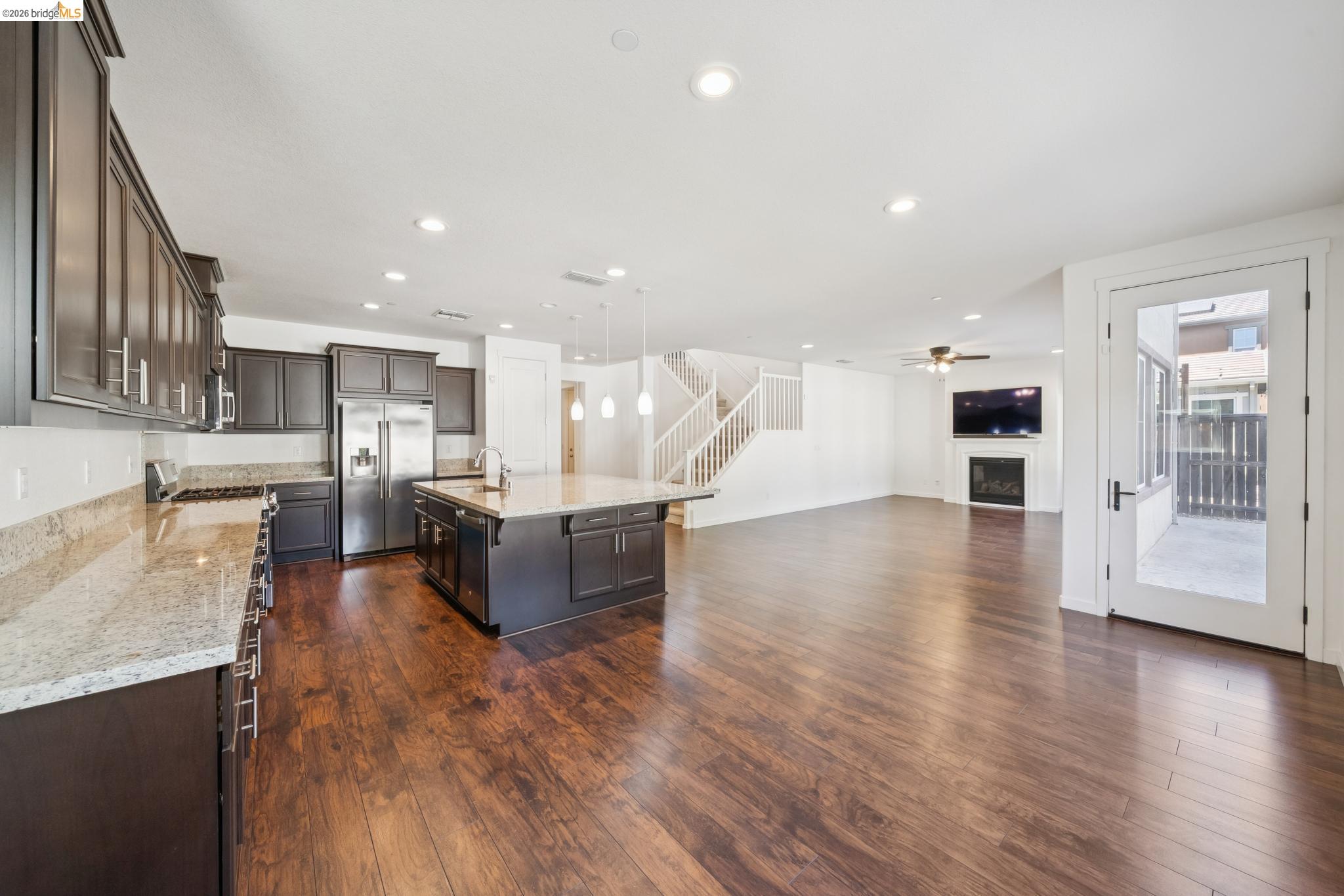 320 Heritage Ln