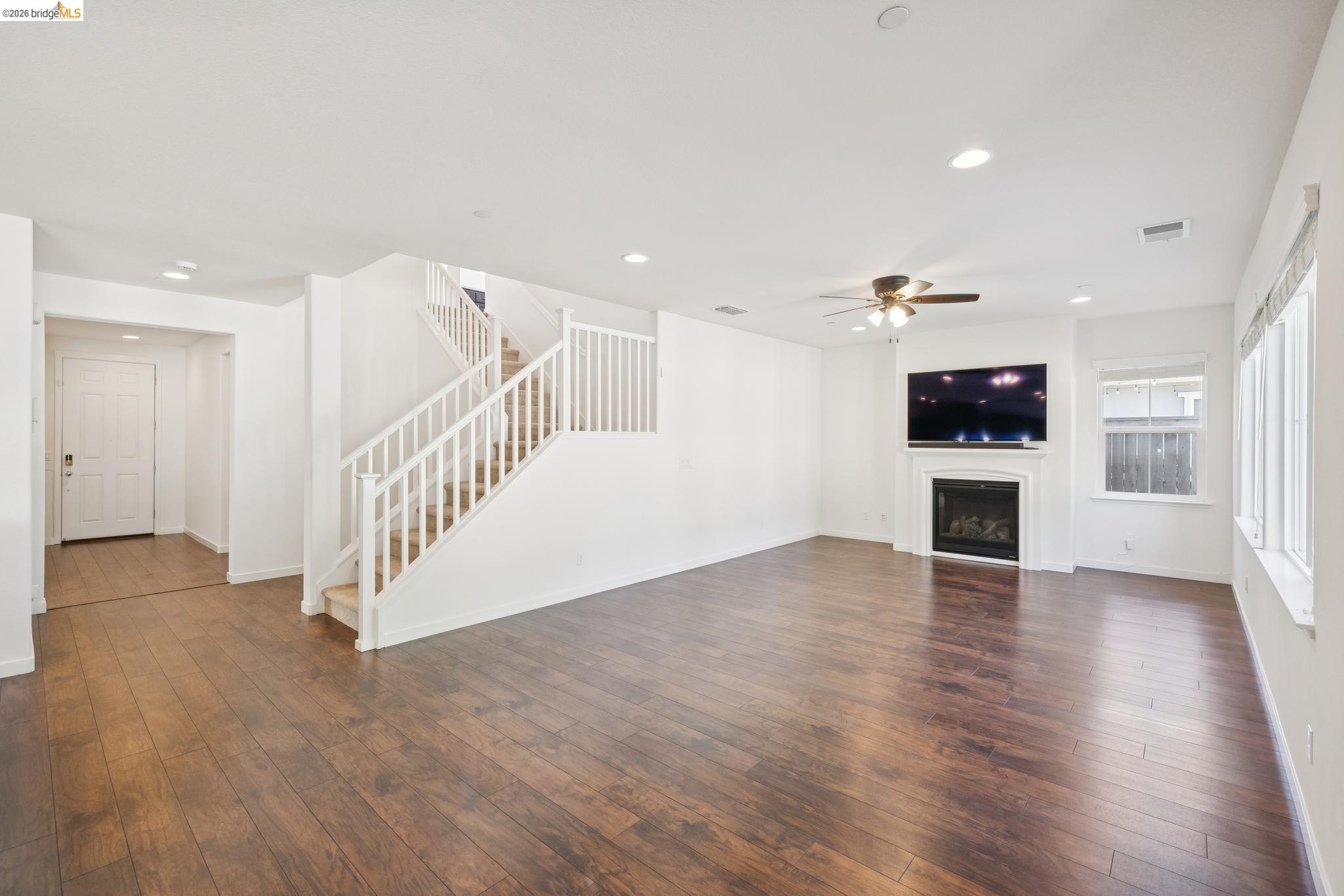320 Heritage Ln