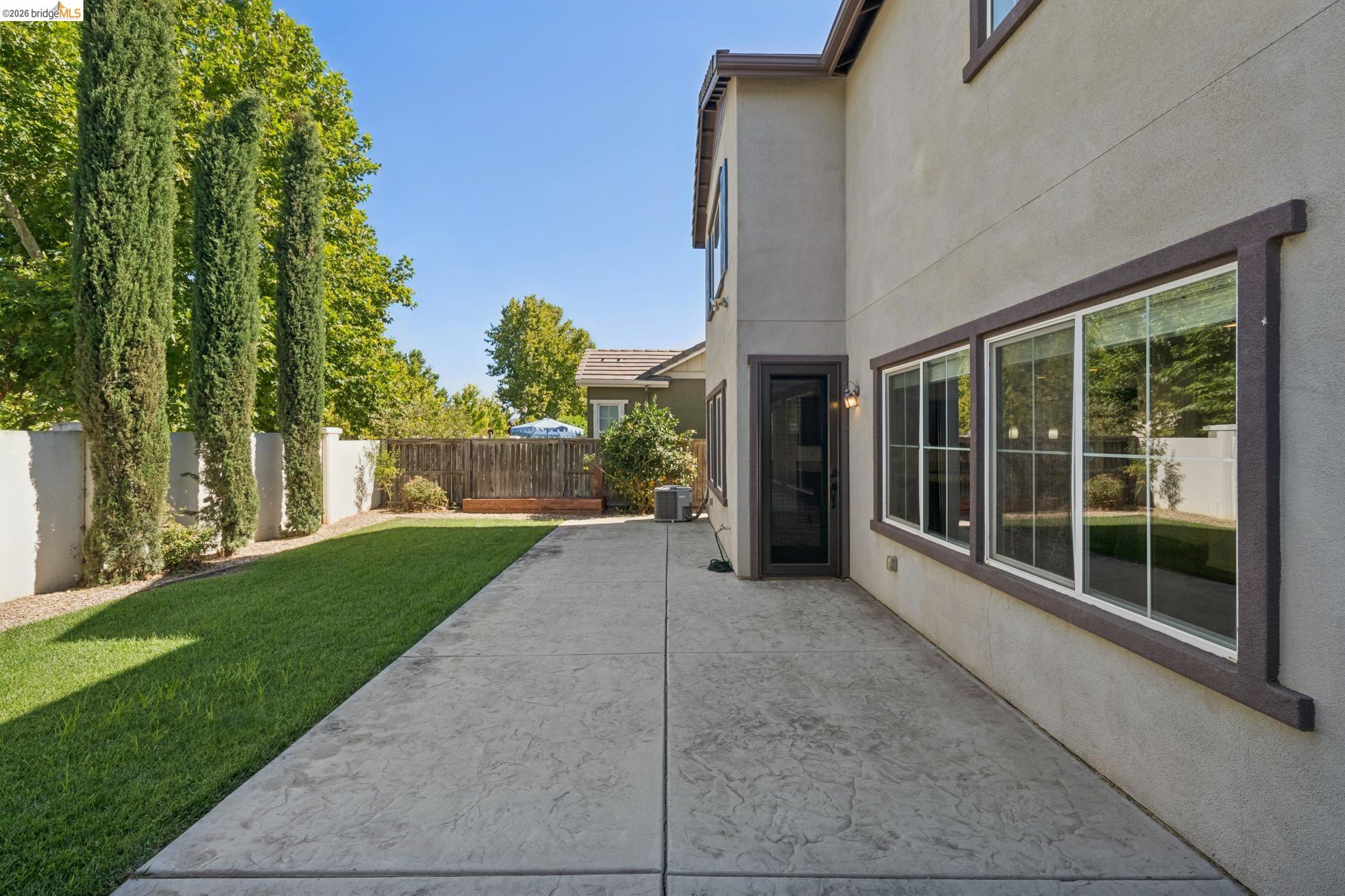 320 Heritage Ln