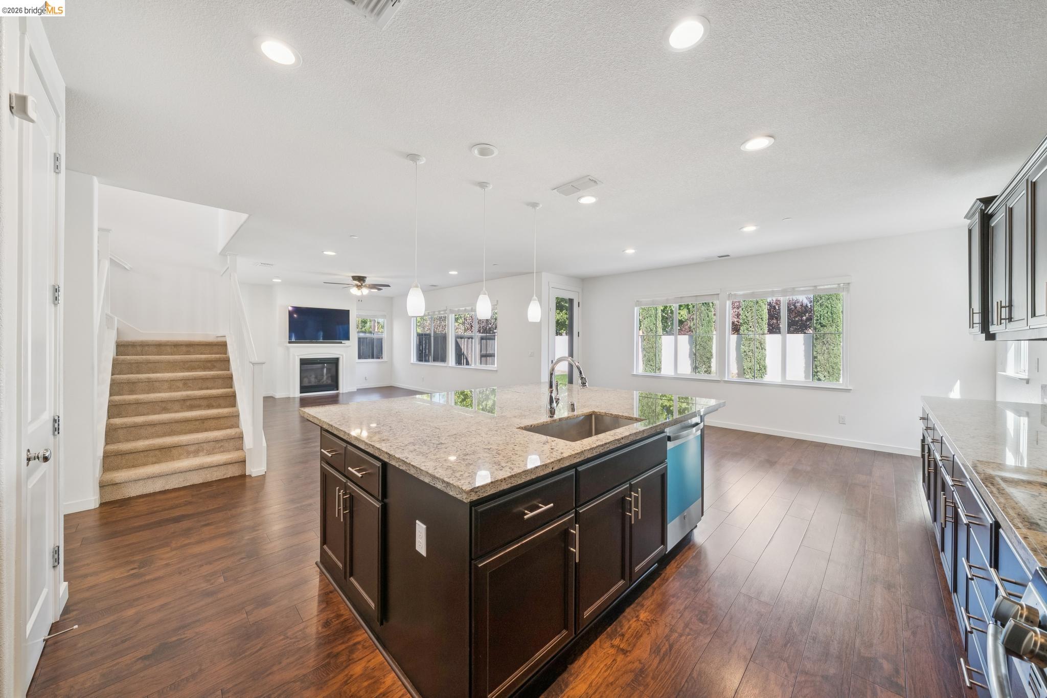 320 Heritage Ln