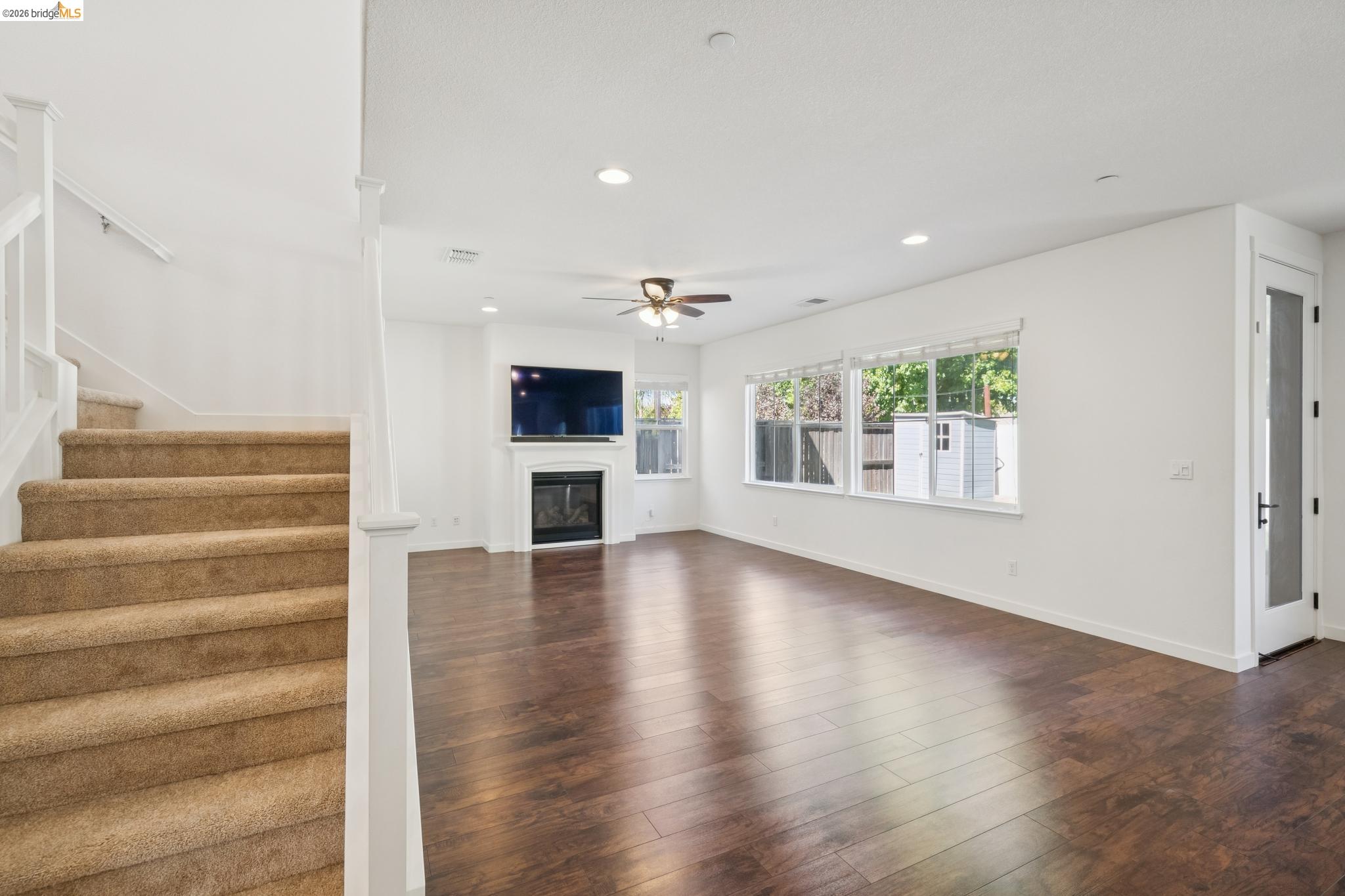 320 Heritage Ln