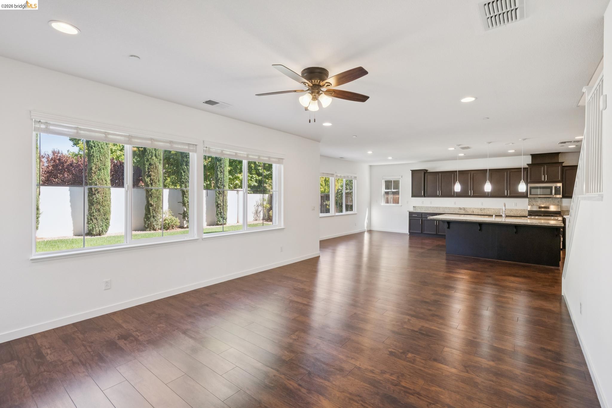 320 Heritage Ln