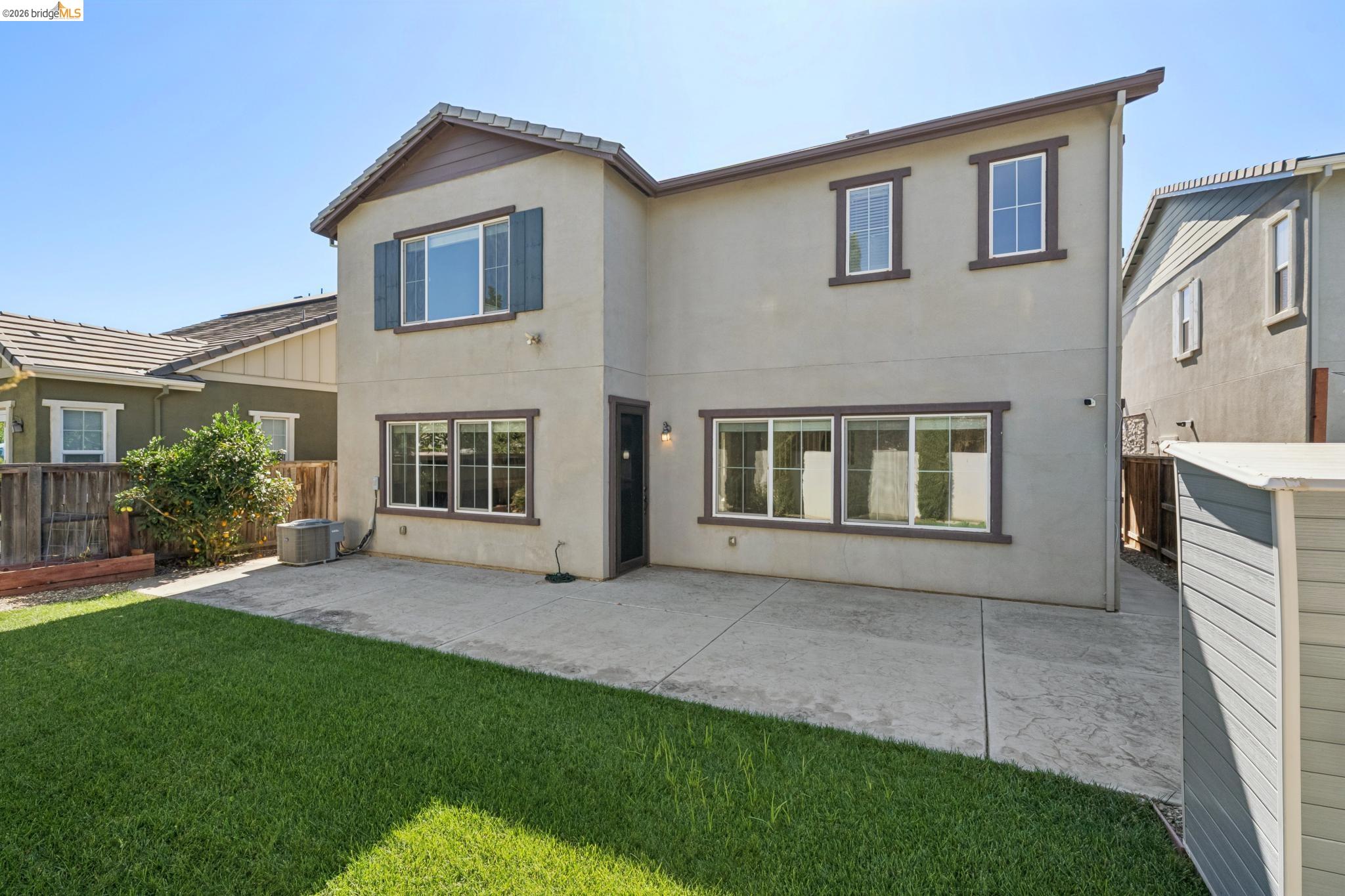 320 Heritage Ln