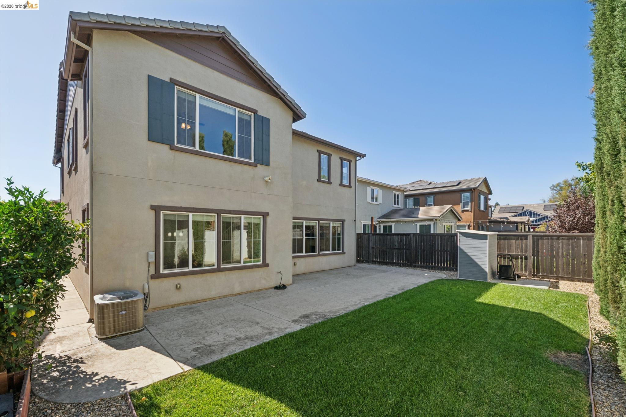 320 Heritage Ln