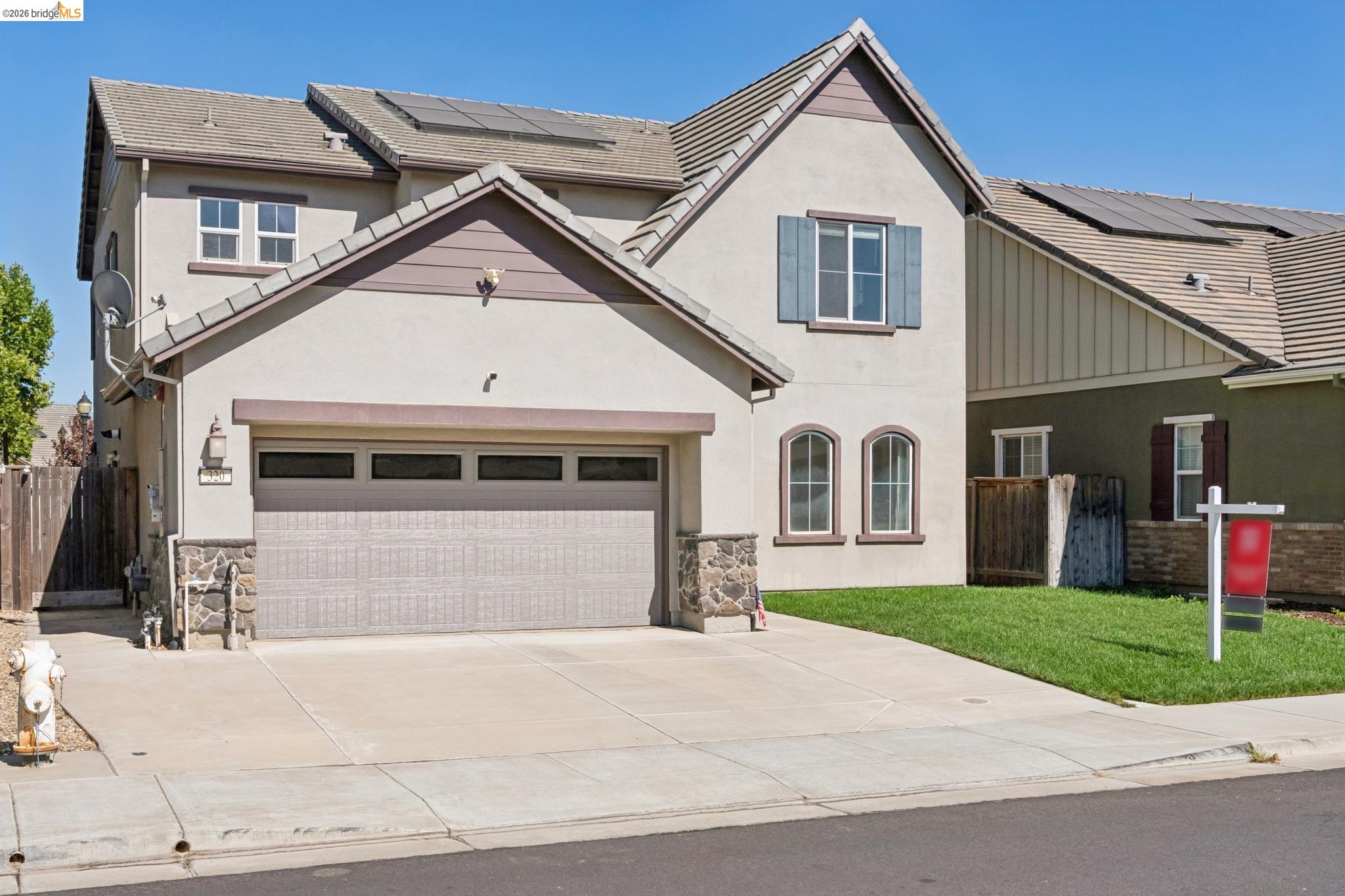 320 Heritage Ln