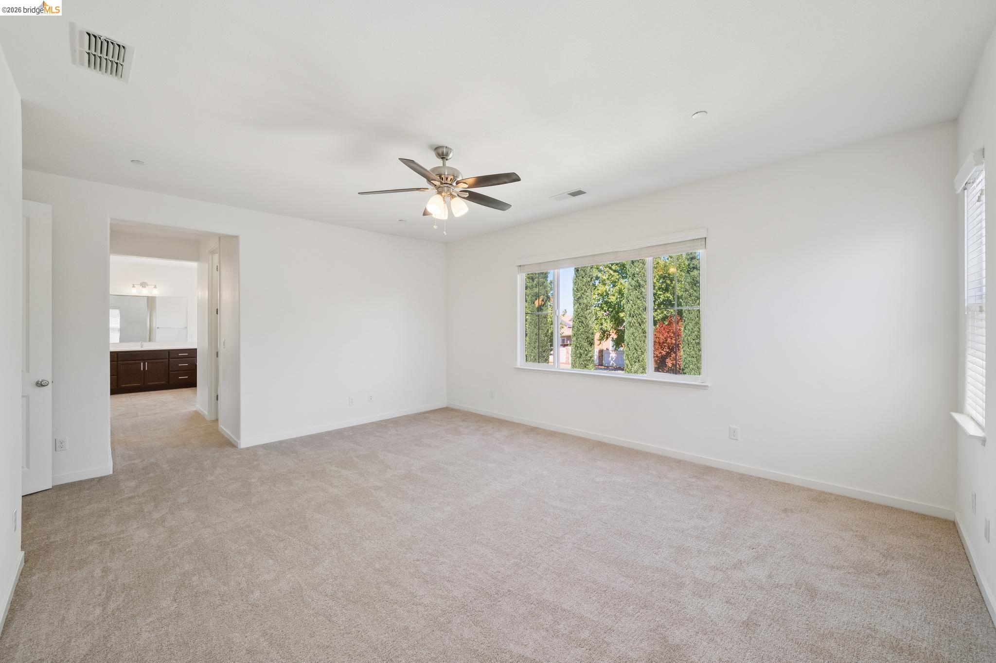 320 Heritage Ln