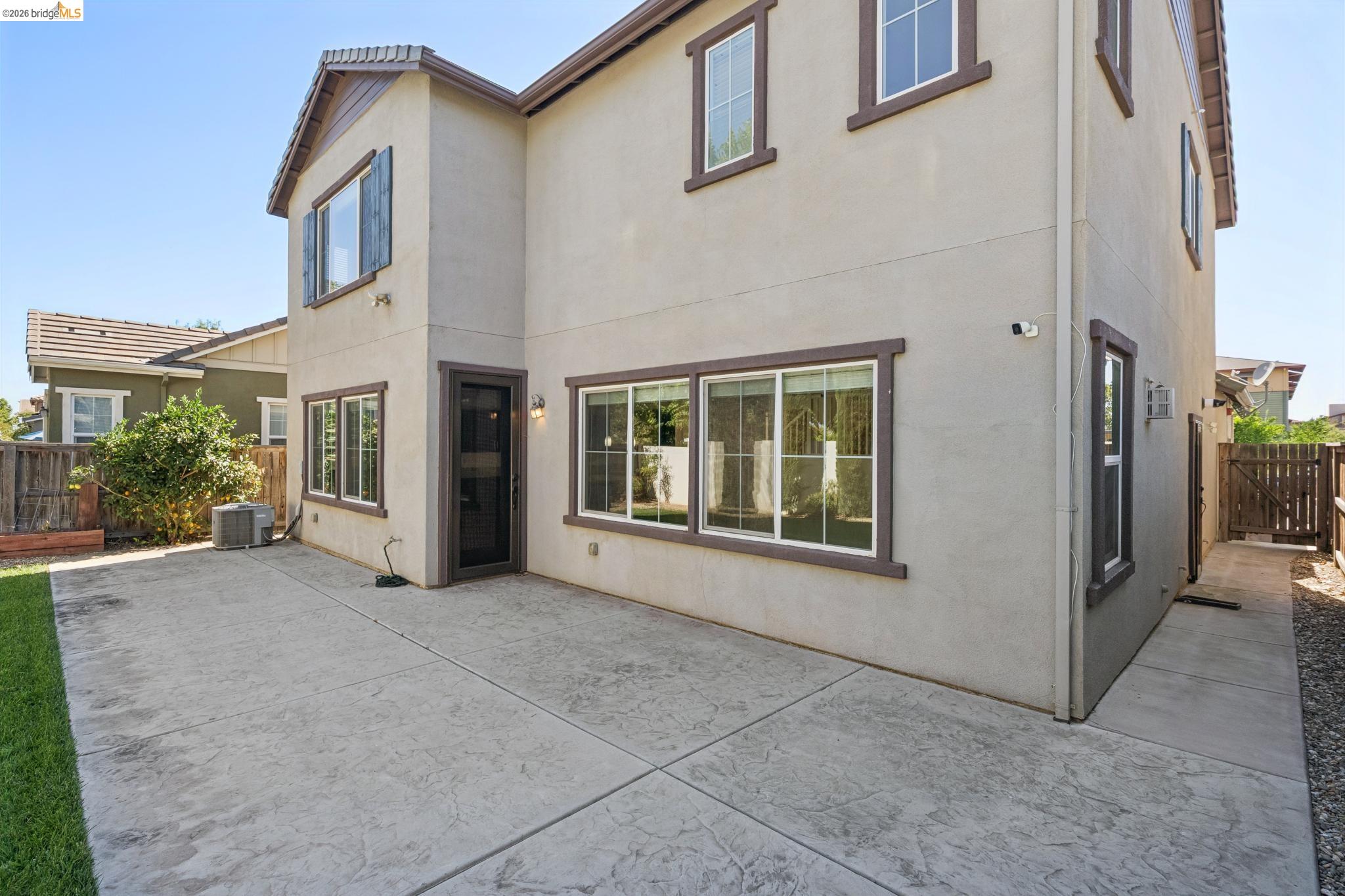 320 Heritage Ln