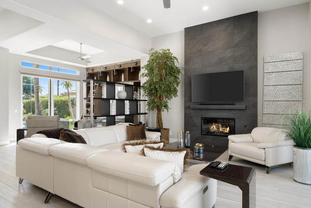 948 Mesa Grande Drive