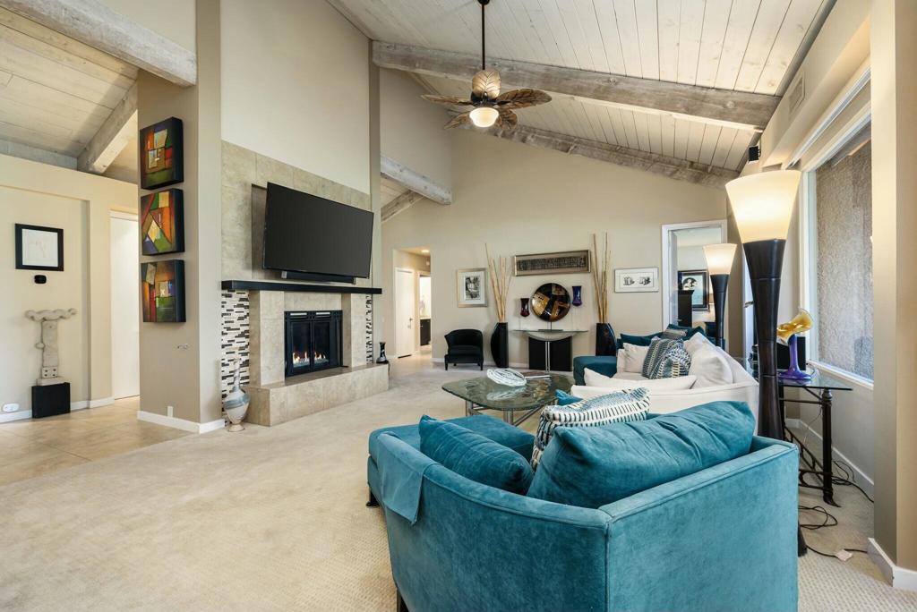 521 Desert West Drive