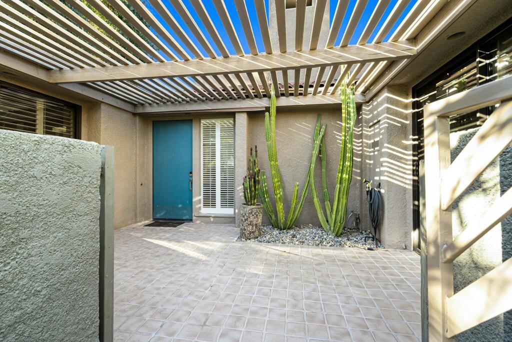 521 Desert West Drive