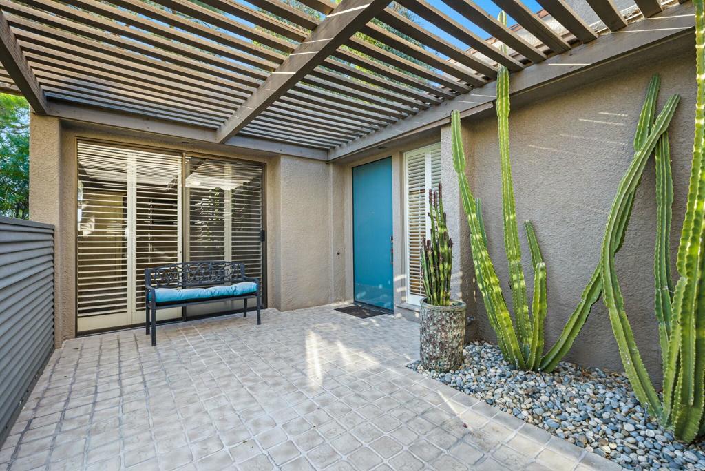 521 Desert West Drive